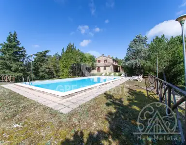 Buy in Italy for 530000€