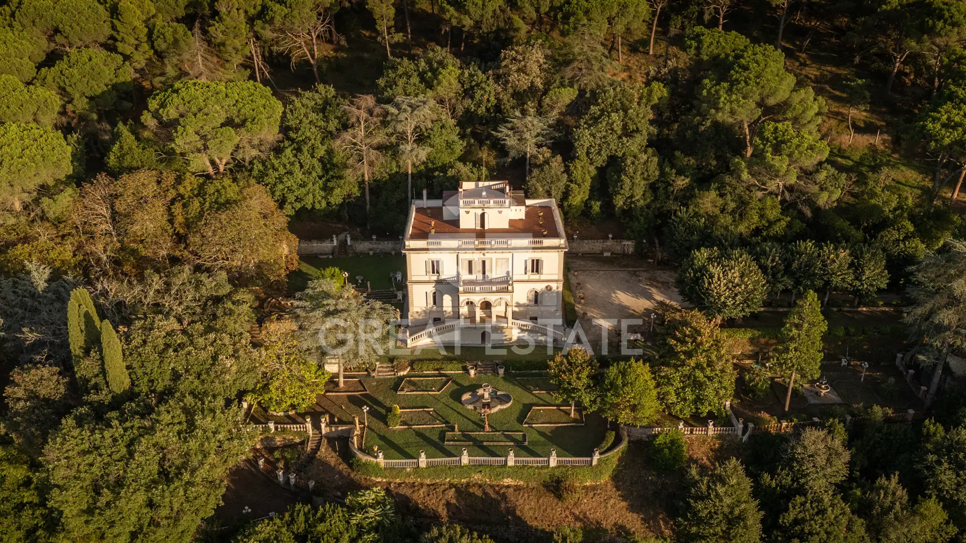 Villa 1097m² in Italy, Perugia. Priced at 2300000€ rent photo-5