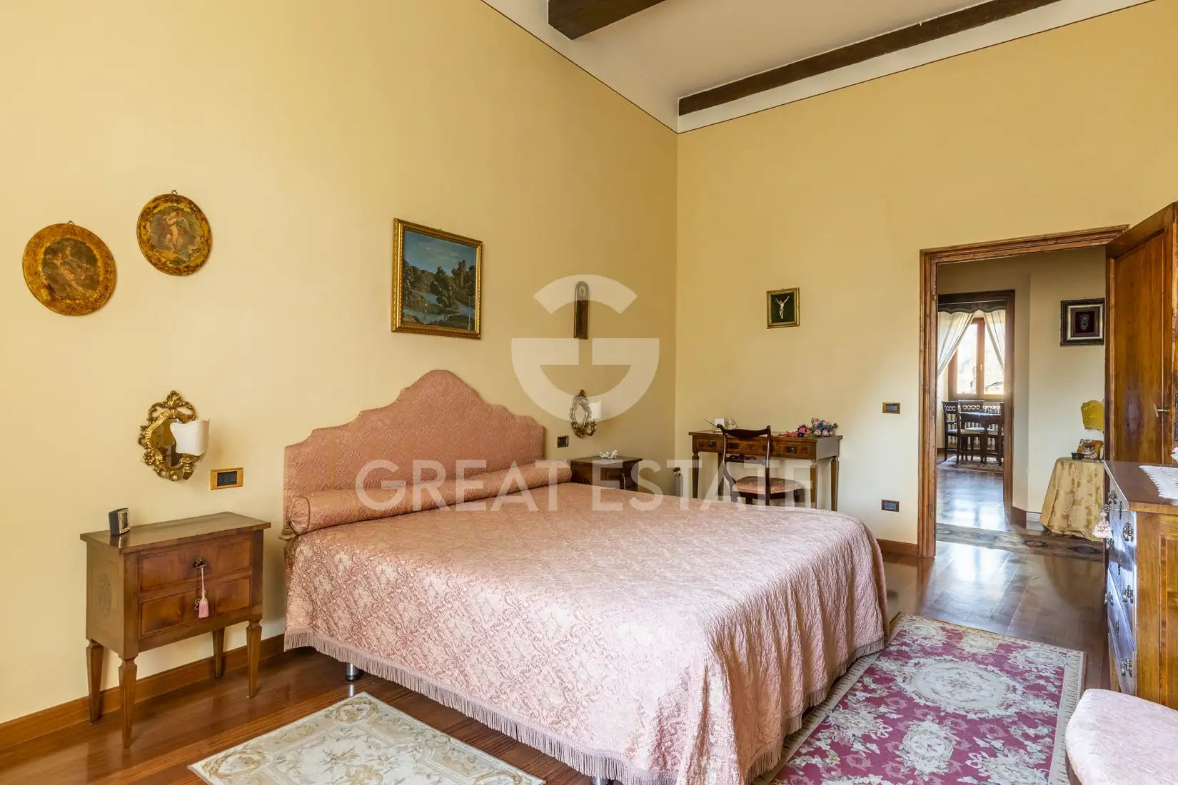 Flat 298m² in Italy, Arezzo. Priced at 520000€ rent photo-2