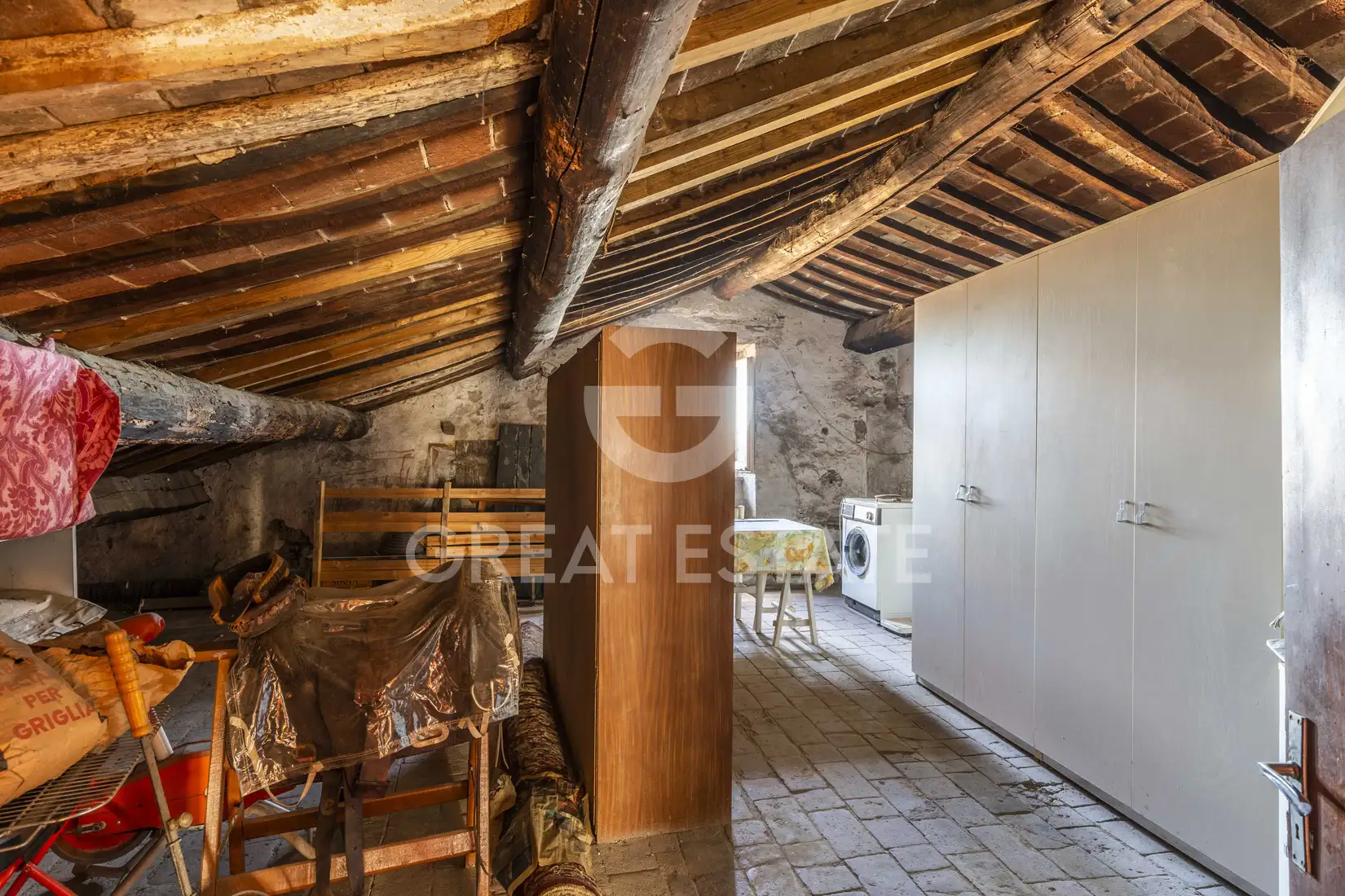 Flat 298m² in Italy, Arezzo. Priced at 520000€ rent photo-3