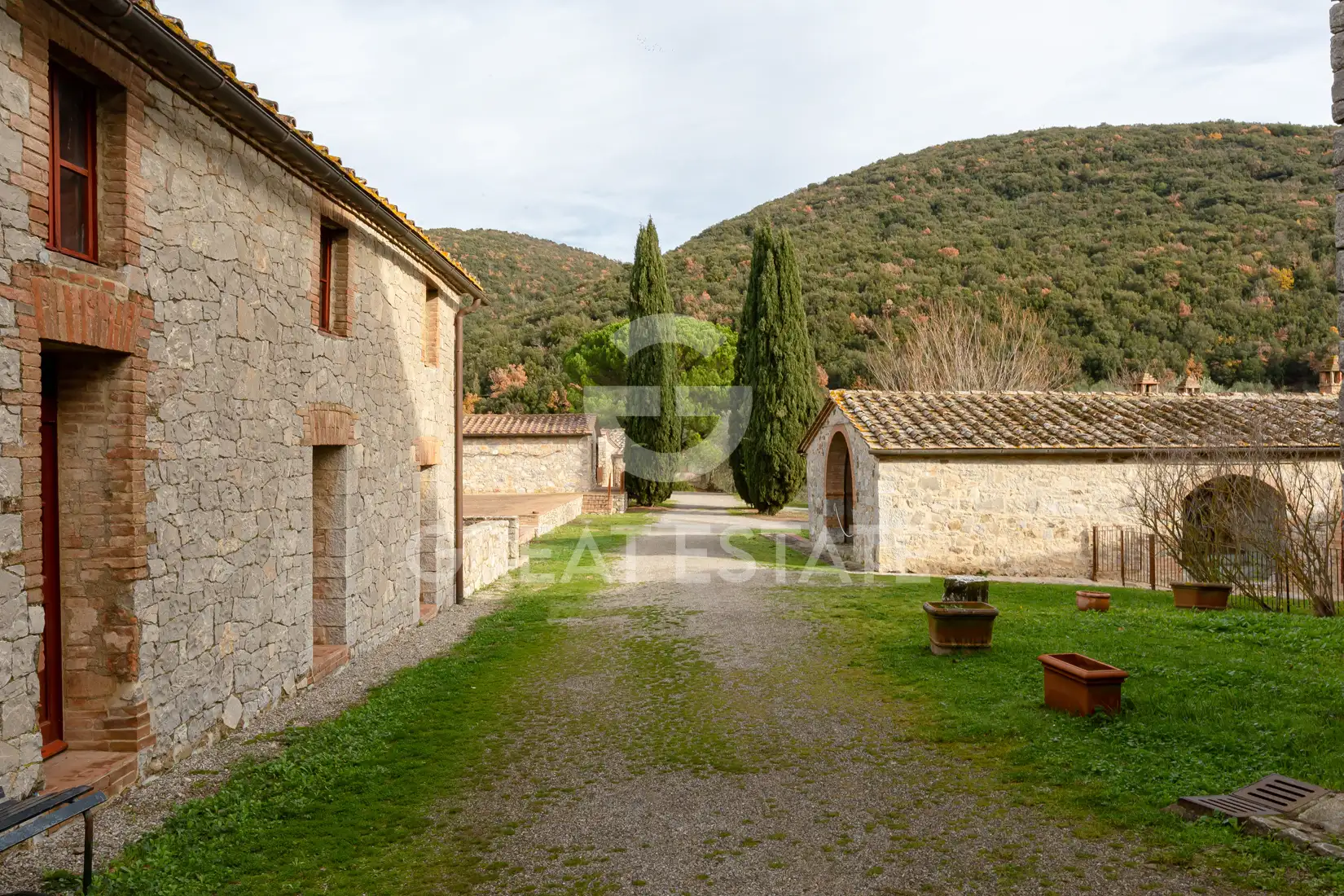 House 2745m² in Italy, Siena. Priced at 2800000€ rent photo-8