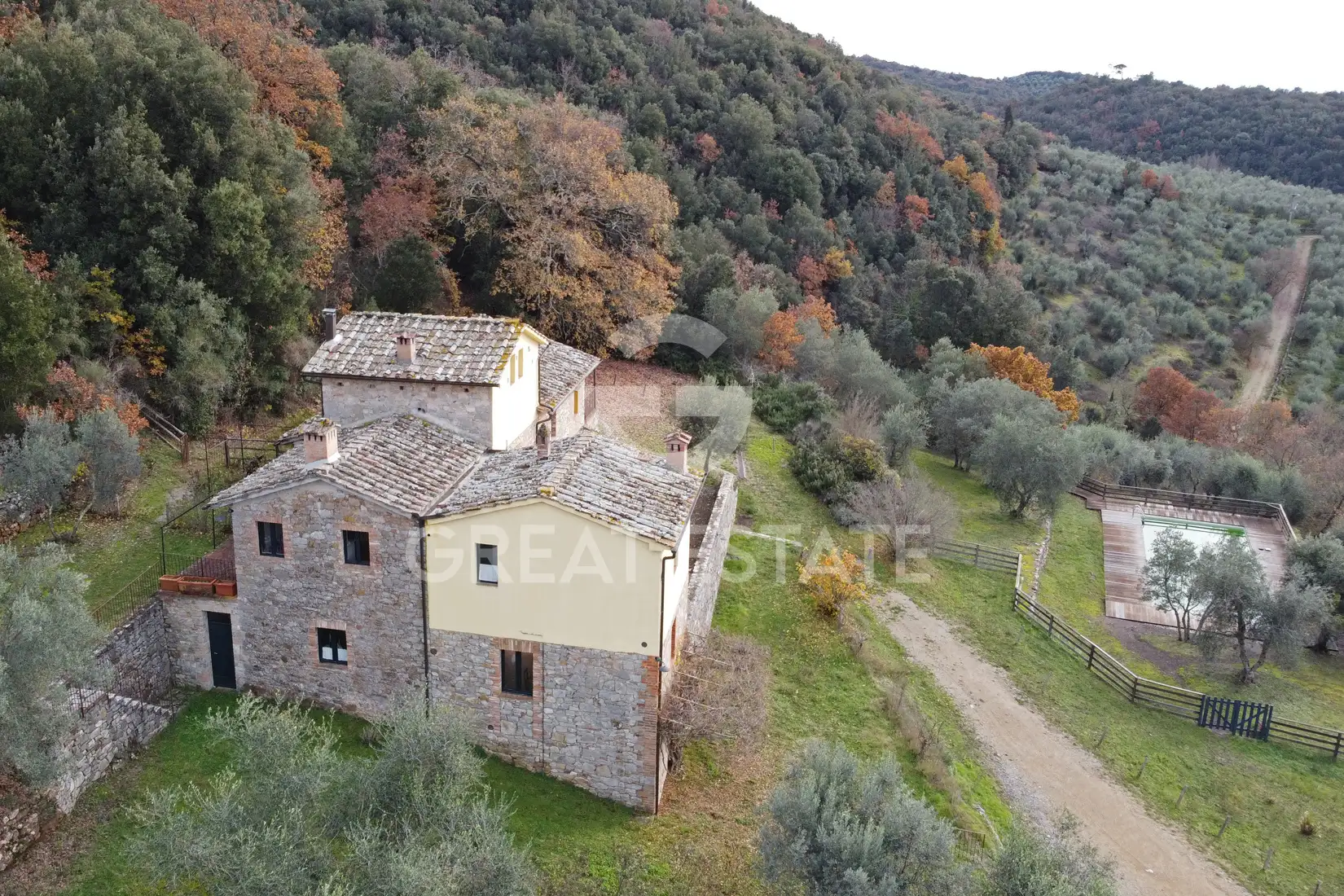 House 2745m² in Italy, Siena. Priced at 2800000€ rent photo-3