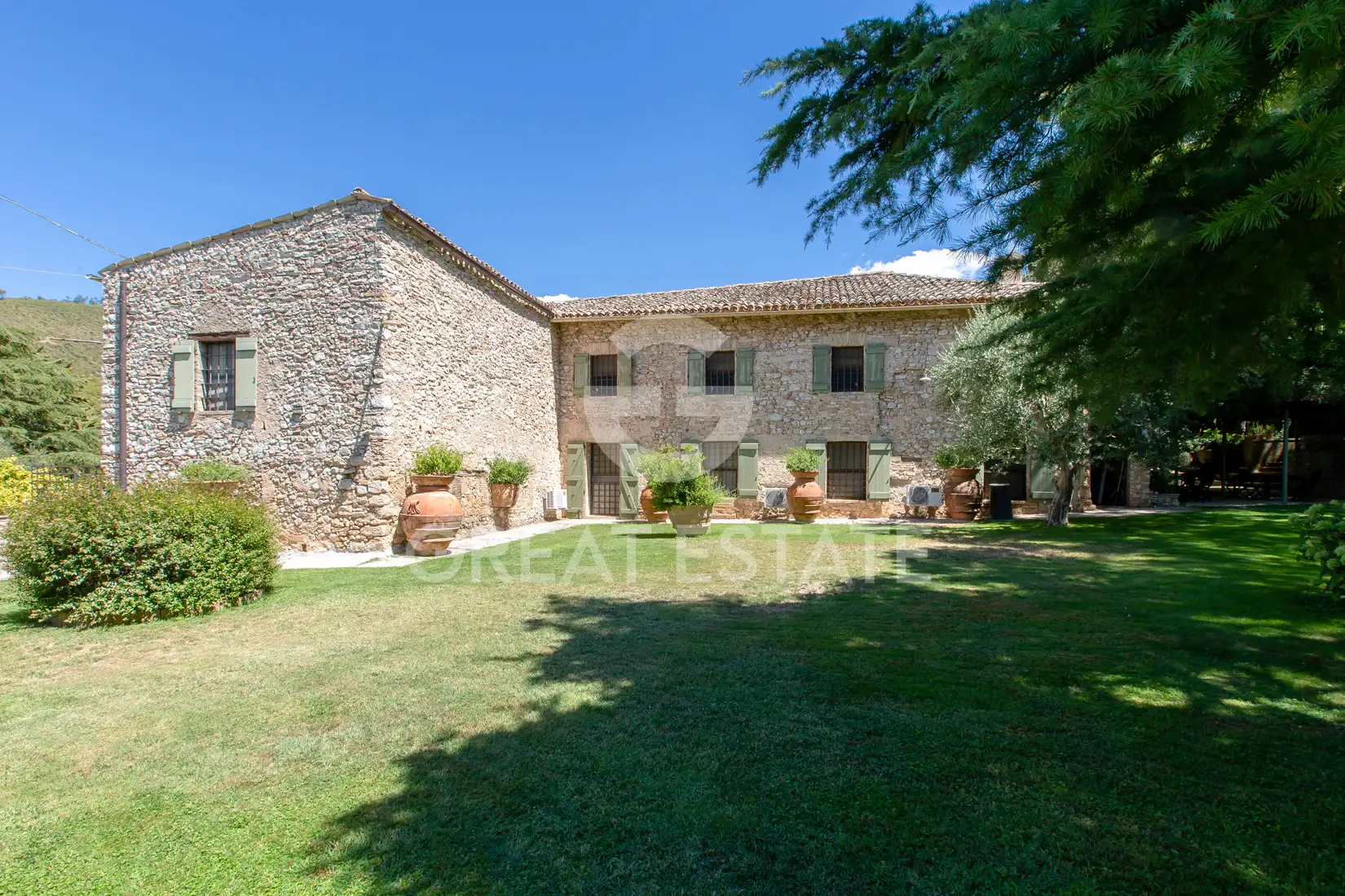 House 530m² in Italy, Perugia. Priced at 1300000€ rent photo-3