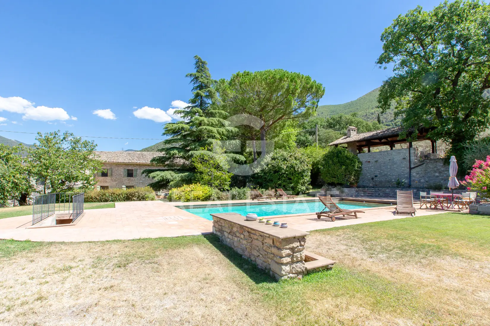 House 530m² in Italy, Perugia. Priced at 1300000€ rent photo-10