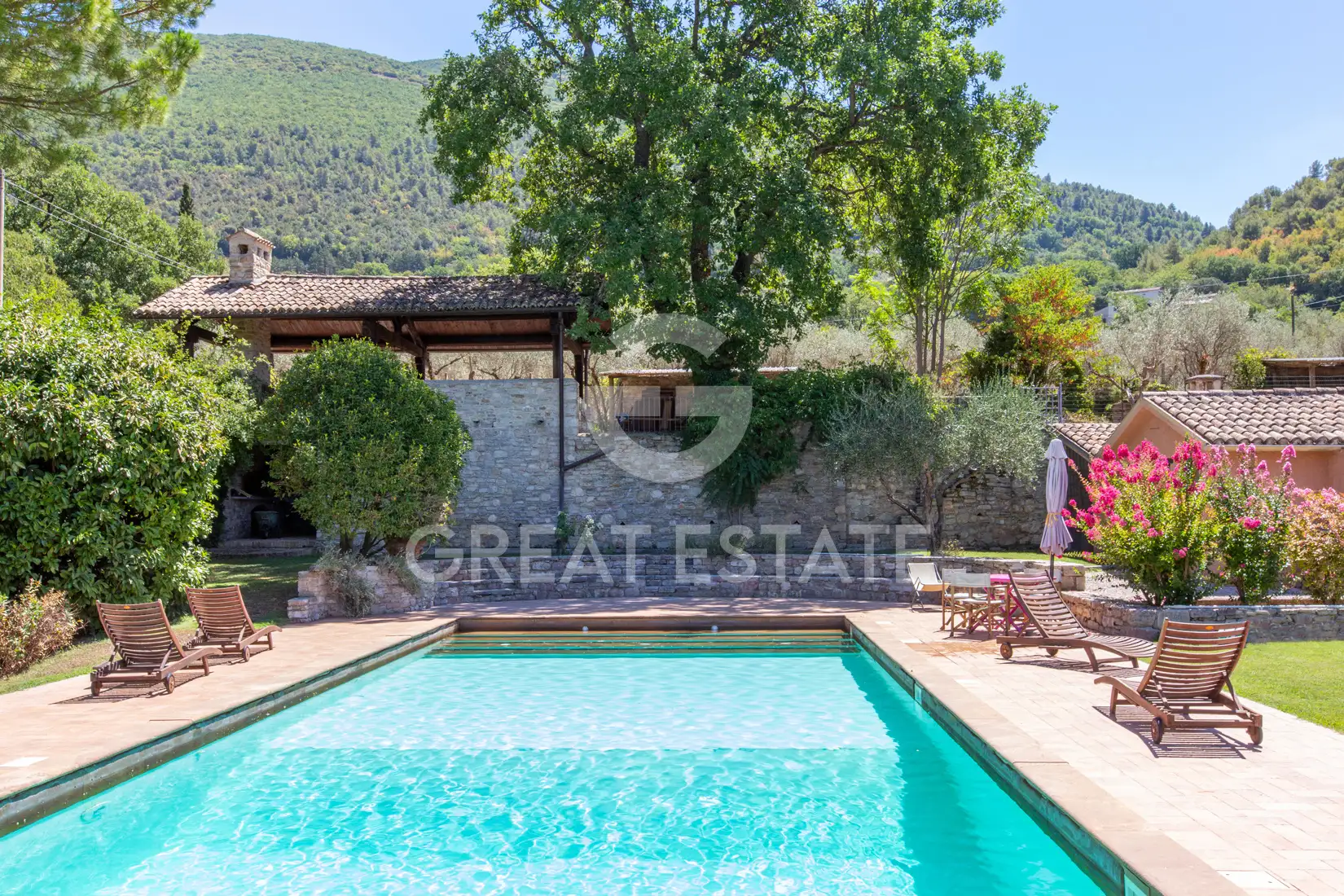 House 530m² in Italy, Perugia. Priced at 1300000€ rent photo-12