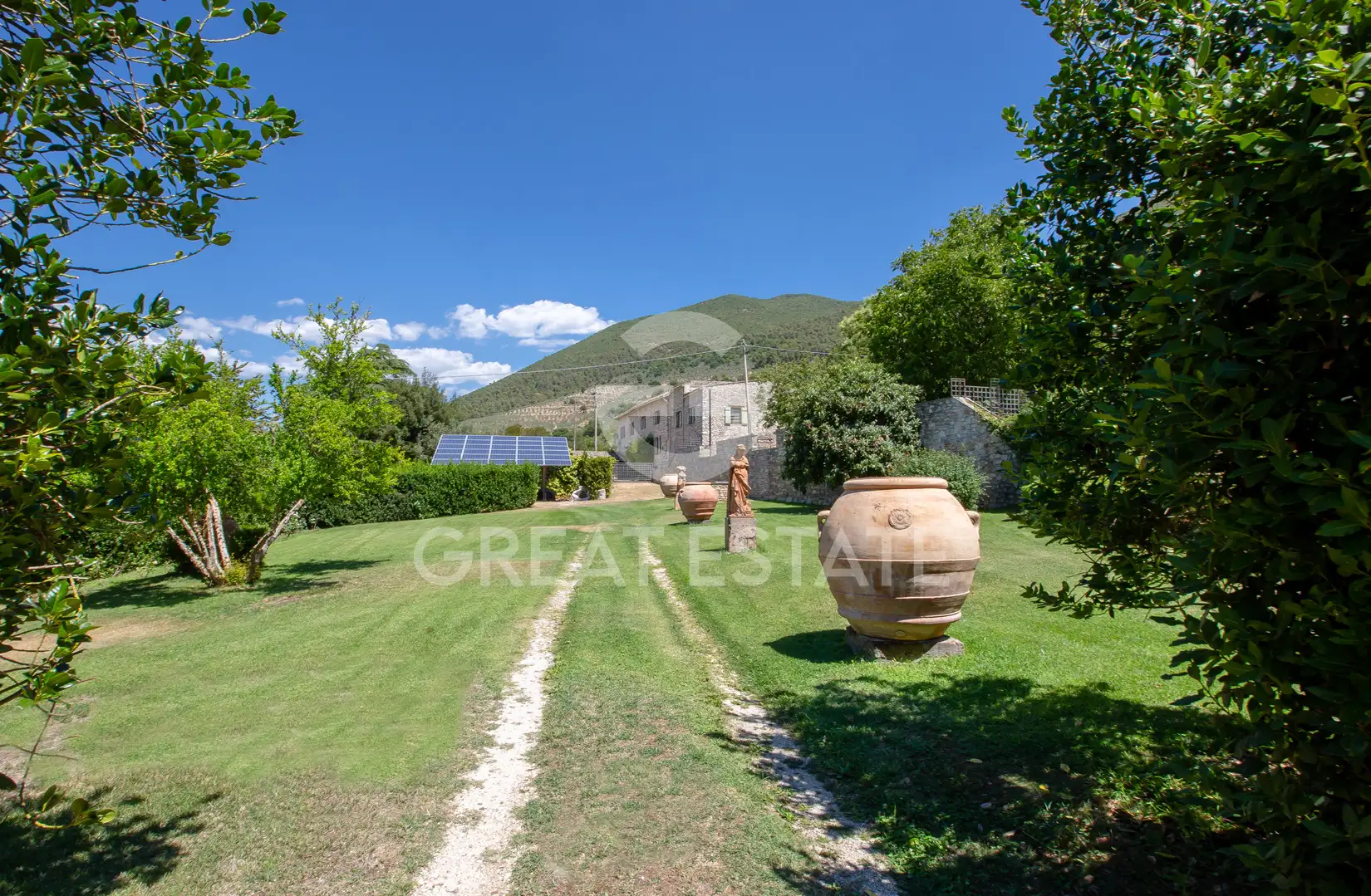 House 530m² in Italy, Perugia. Priced at 1300000€ rent photo-14