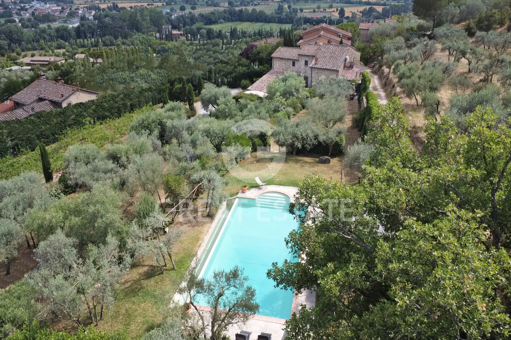 House 345m² in Italy, Arezzo. Priced at 1400000€ rent photo-1