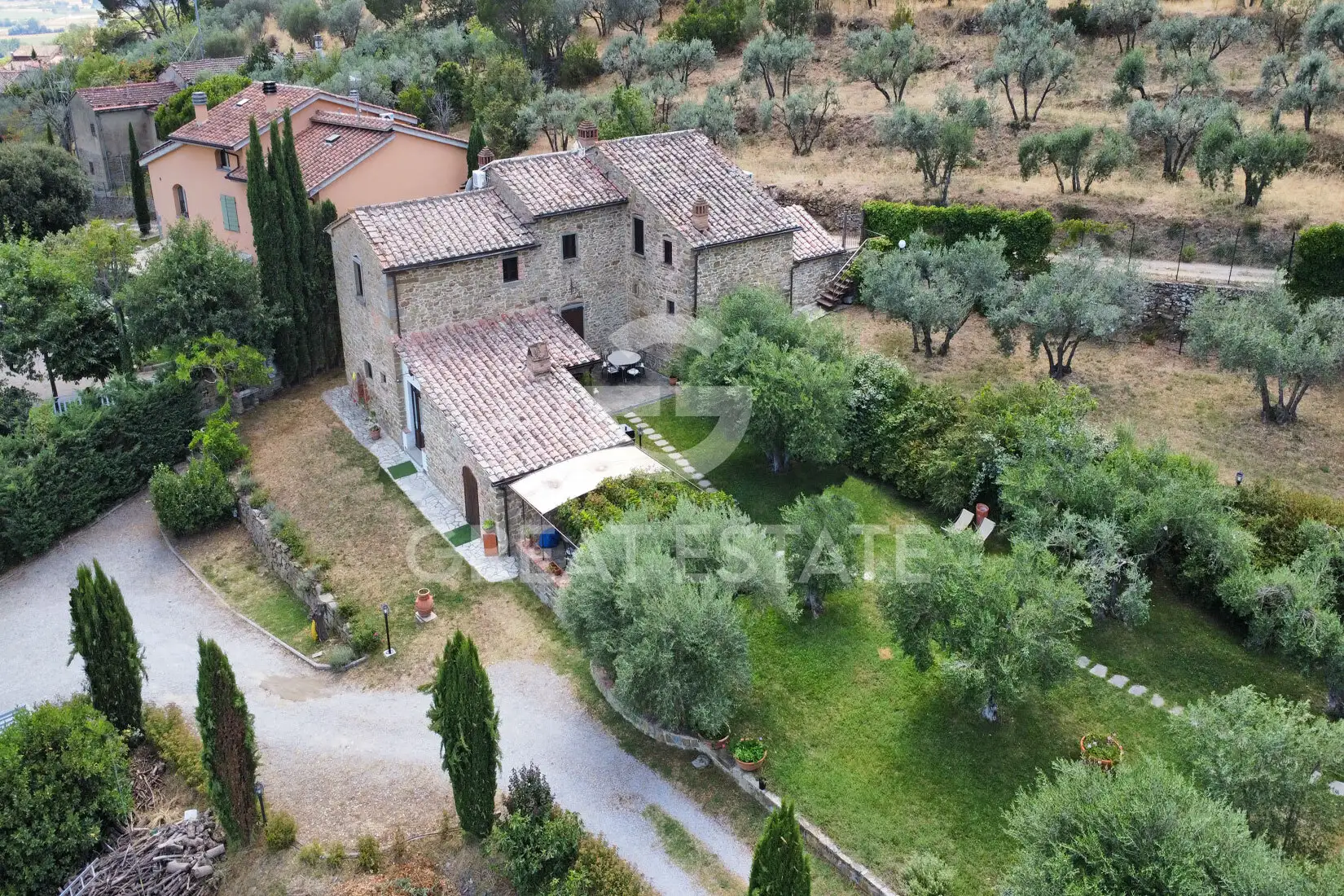 House 345m² in Italy, Arezzo. Priced at 1400000€ rent photo-3