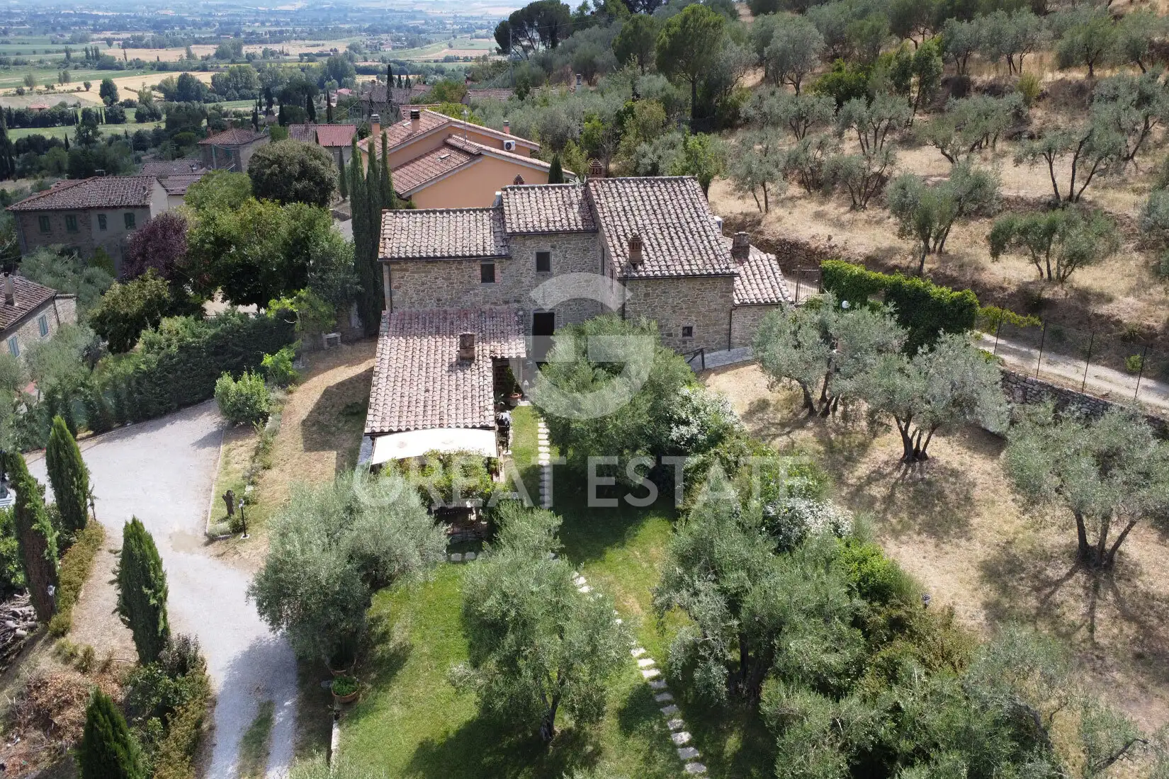 House 345m² in Italy, Arezzo. Priced at 1400000€ rent photo-4