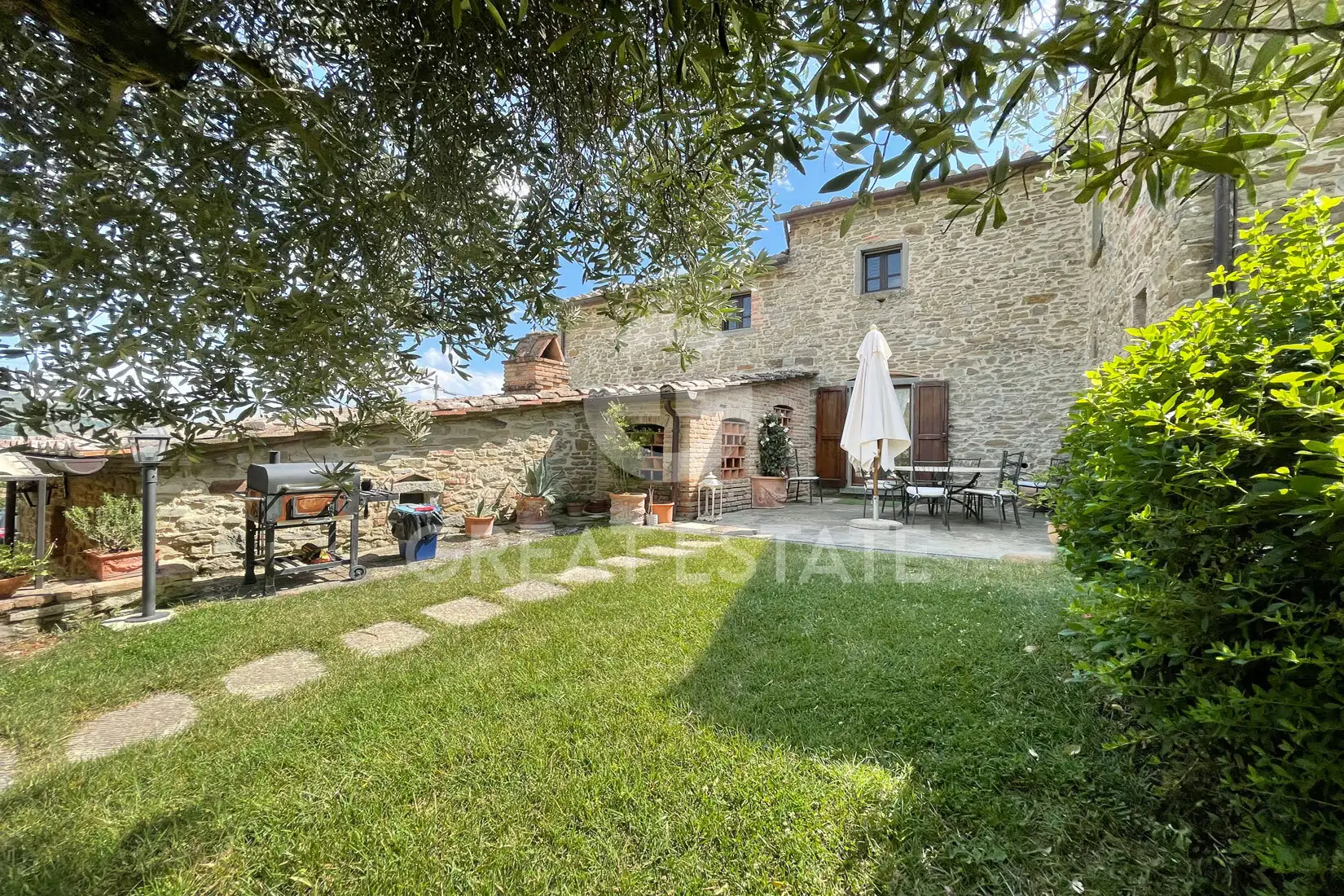 House 345m² in Italy, Arezzo. Priced at 1400000€ rent photo-6