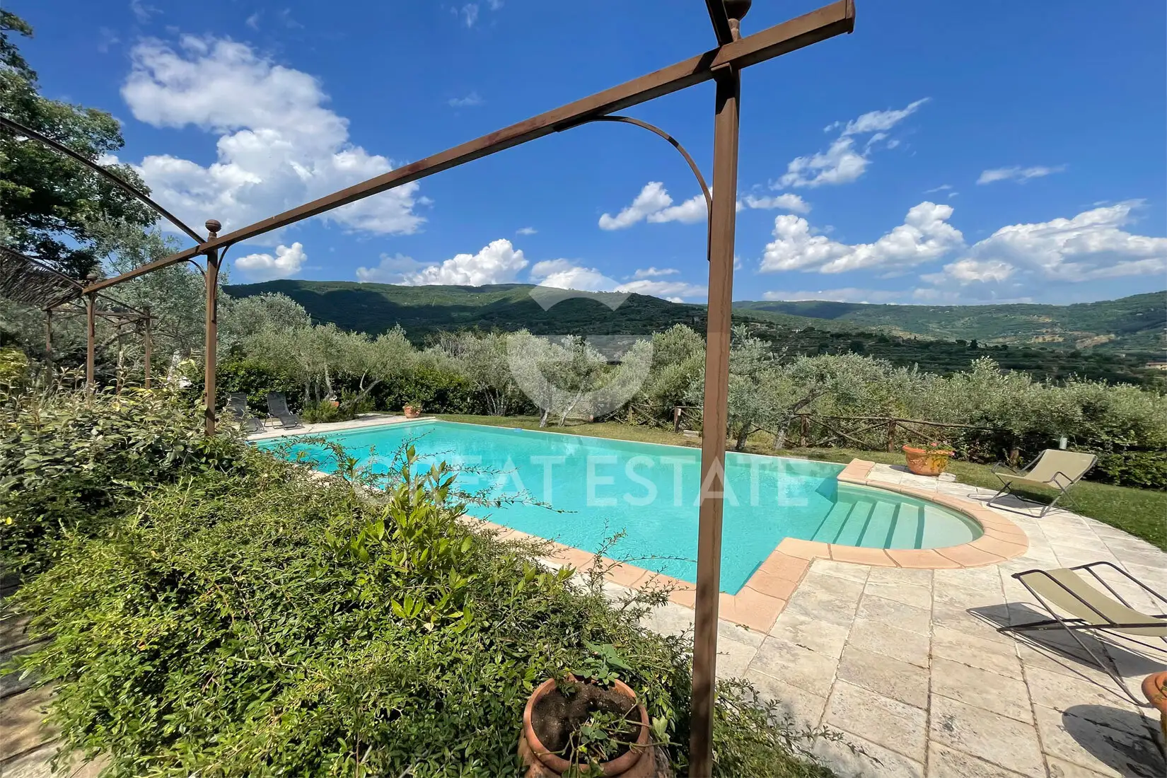 House 345m² in Italy, Arezzo. Priced at 1400000€ rent photo-12