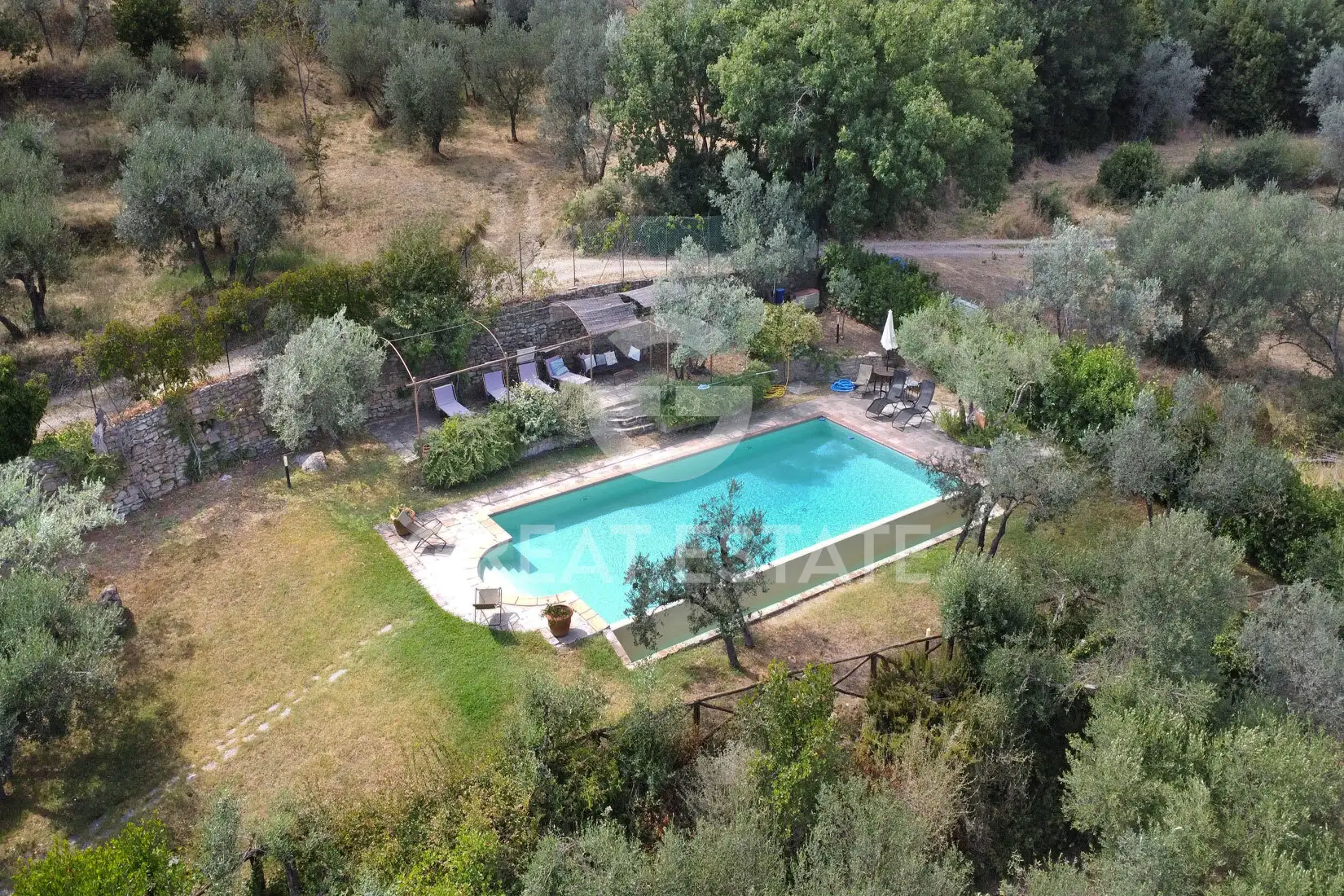 House 345m² in Italy, Arezzo. Priced at 1400000€ rent photo-7