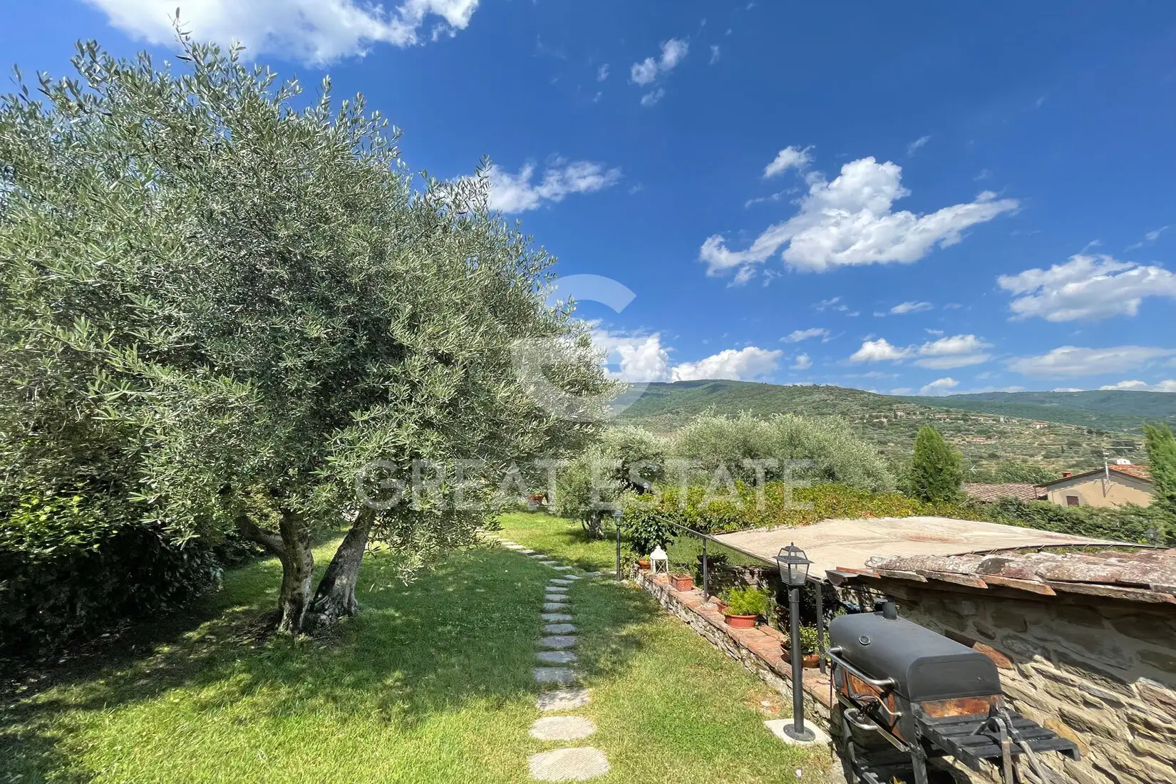 House 345m² in Italy, Arezzo. Priced at 1400000€ rent photo-9