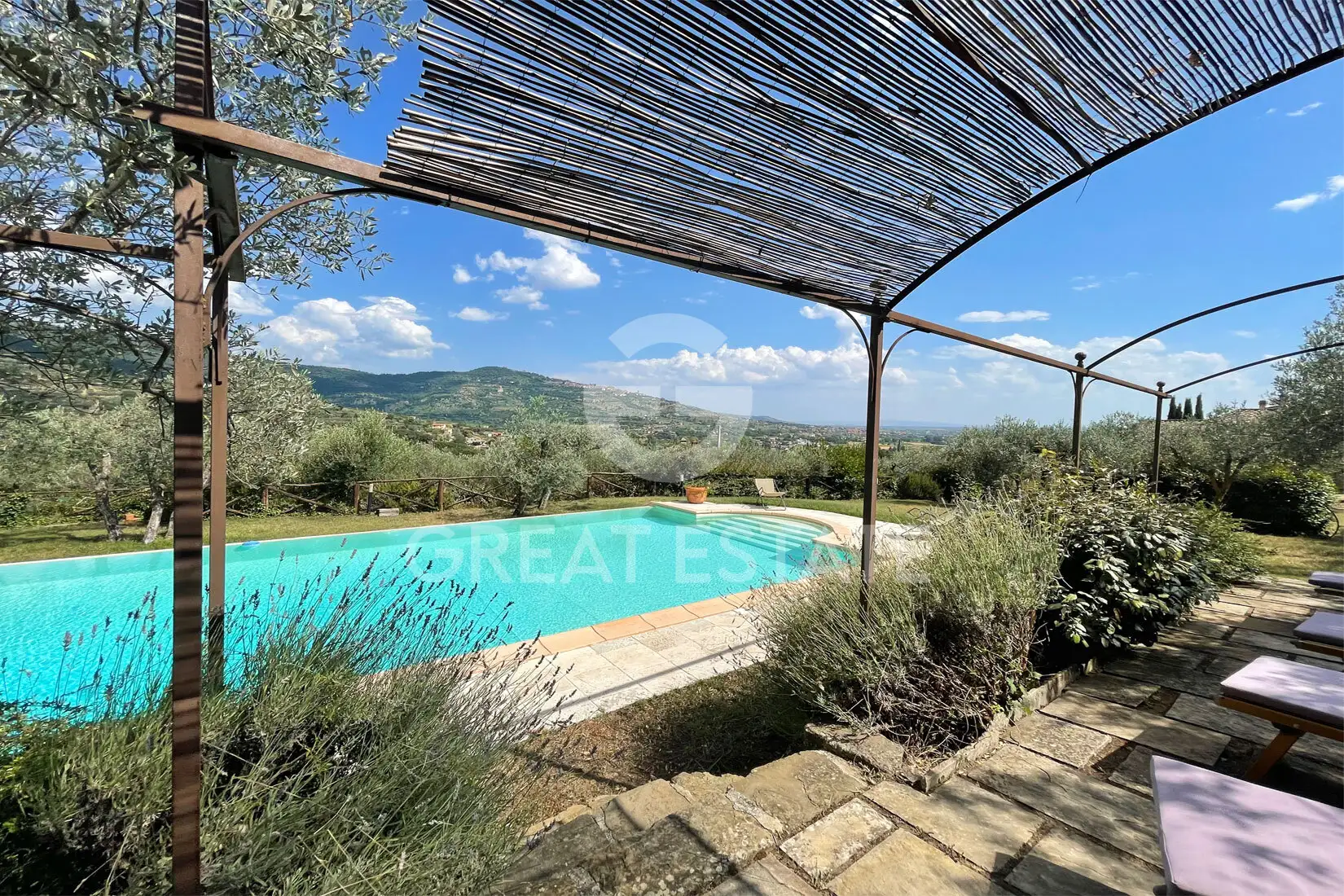 House 345m² in Italy, Arezzo. Priced at 1400000€ rent photo-11