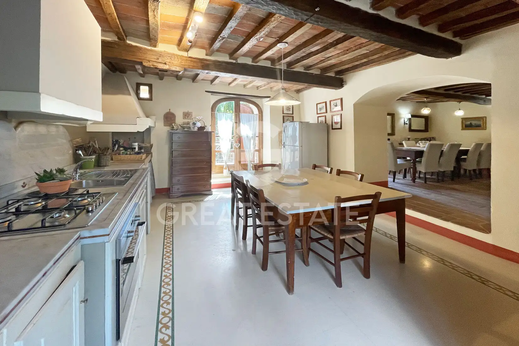 House 345m² in Italy, Arezzo. Priced at 1400000€ rent photo-13