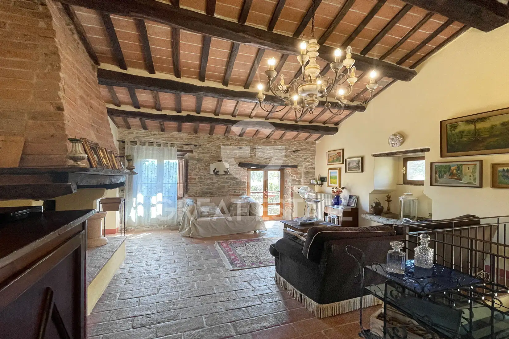 House 345m² in Italy, Arezzo. Priced at 1400000€ rent photo-11