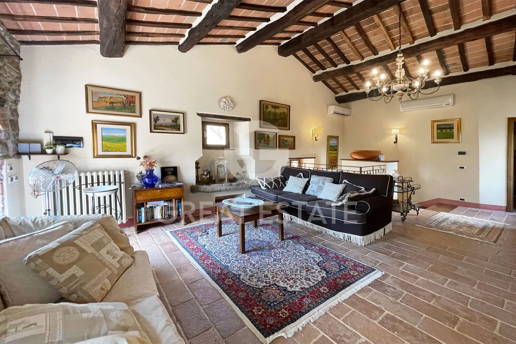 House 345m² in Italy, Arezzo. Priced at 1400000€ rent photo-12