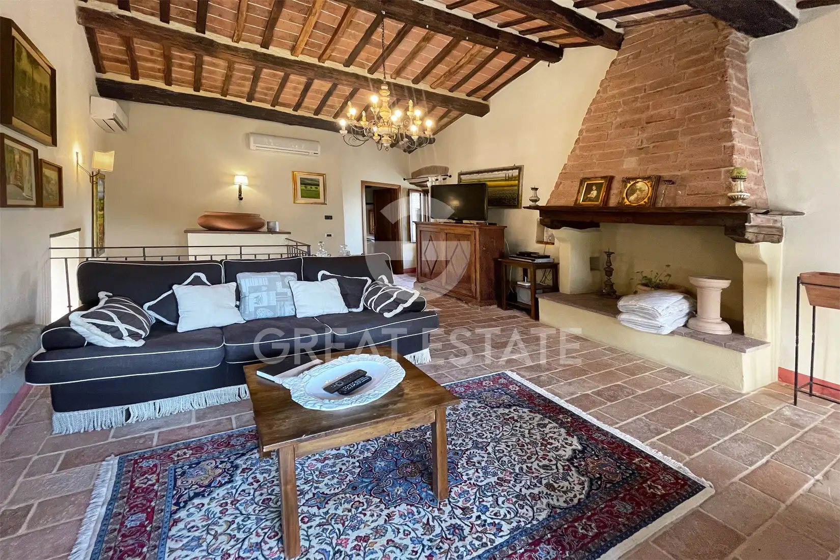 House 345m² in Italy, Arezzo. Priced at 1400000€ rent photo-13