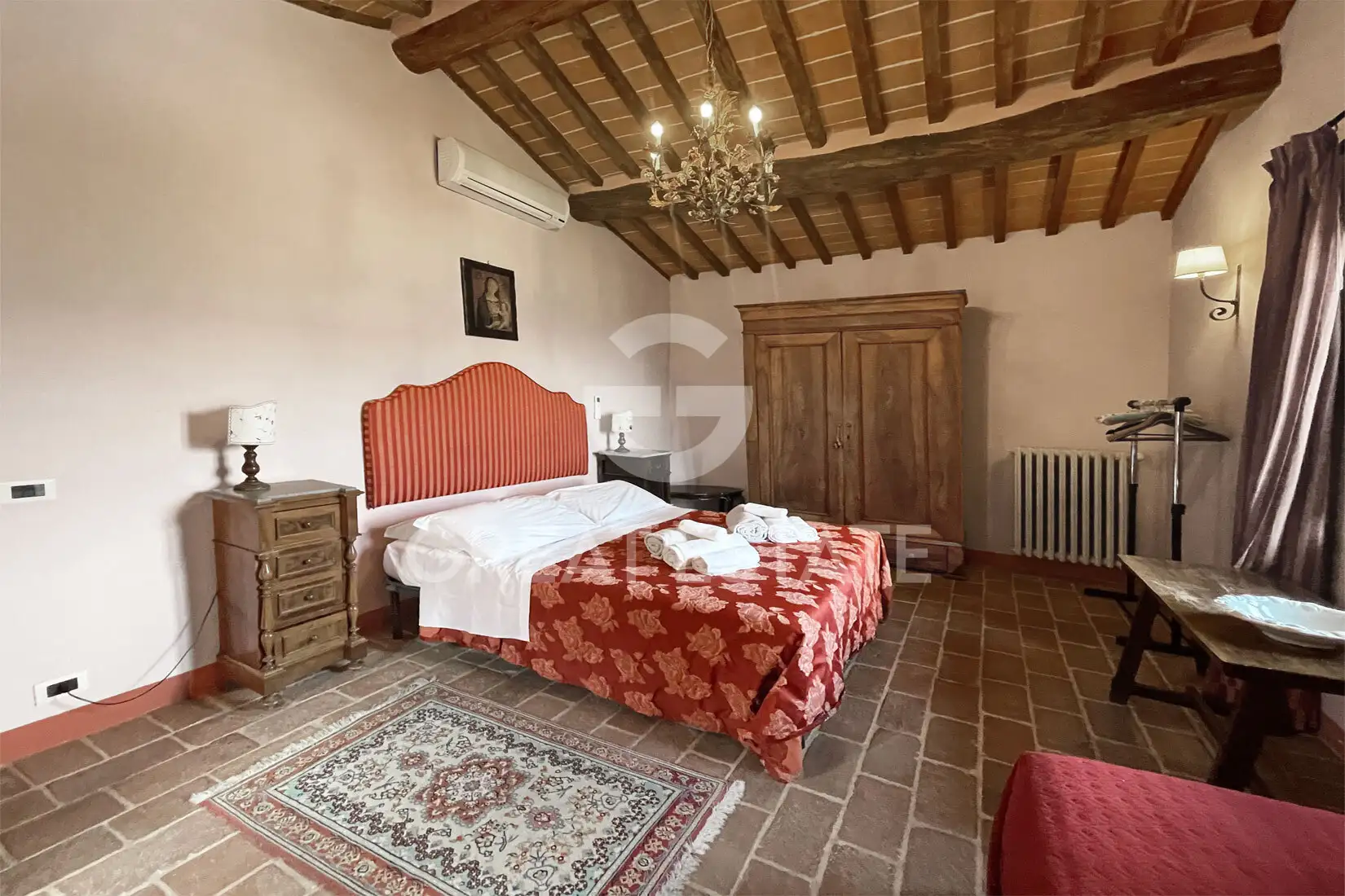 House 345m² in Italy, Arezzo. Priced at 1400000€ rent photo-14