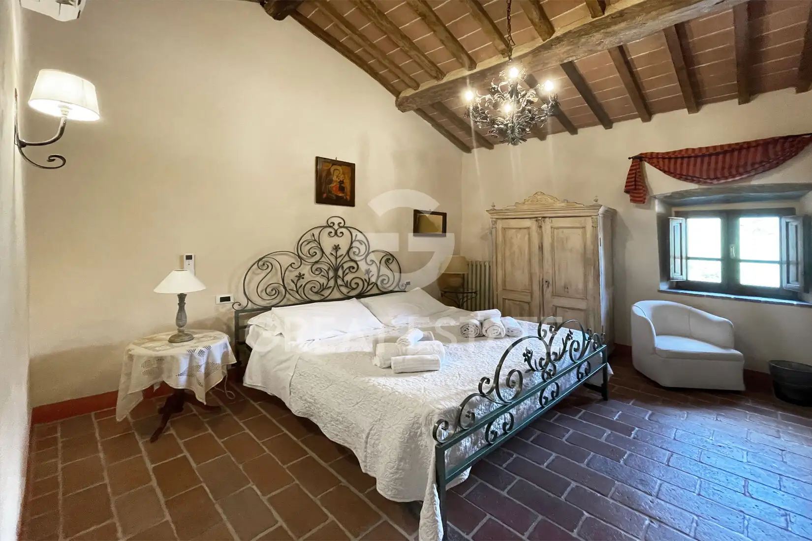 House 345m² in Italy, Arezzo. Priced at 1400000€ rent photo-15