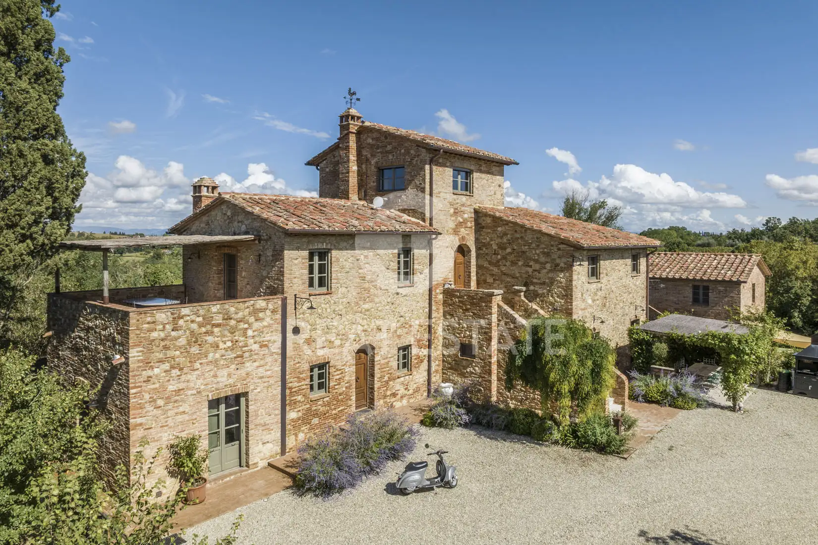 House 588m² in Italy, Siena. Priced at 3200000€ rent photo-1