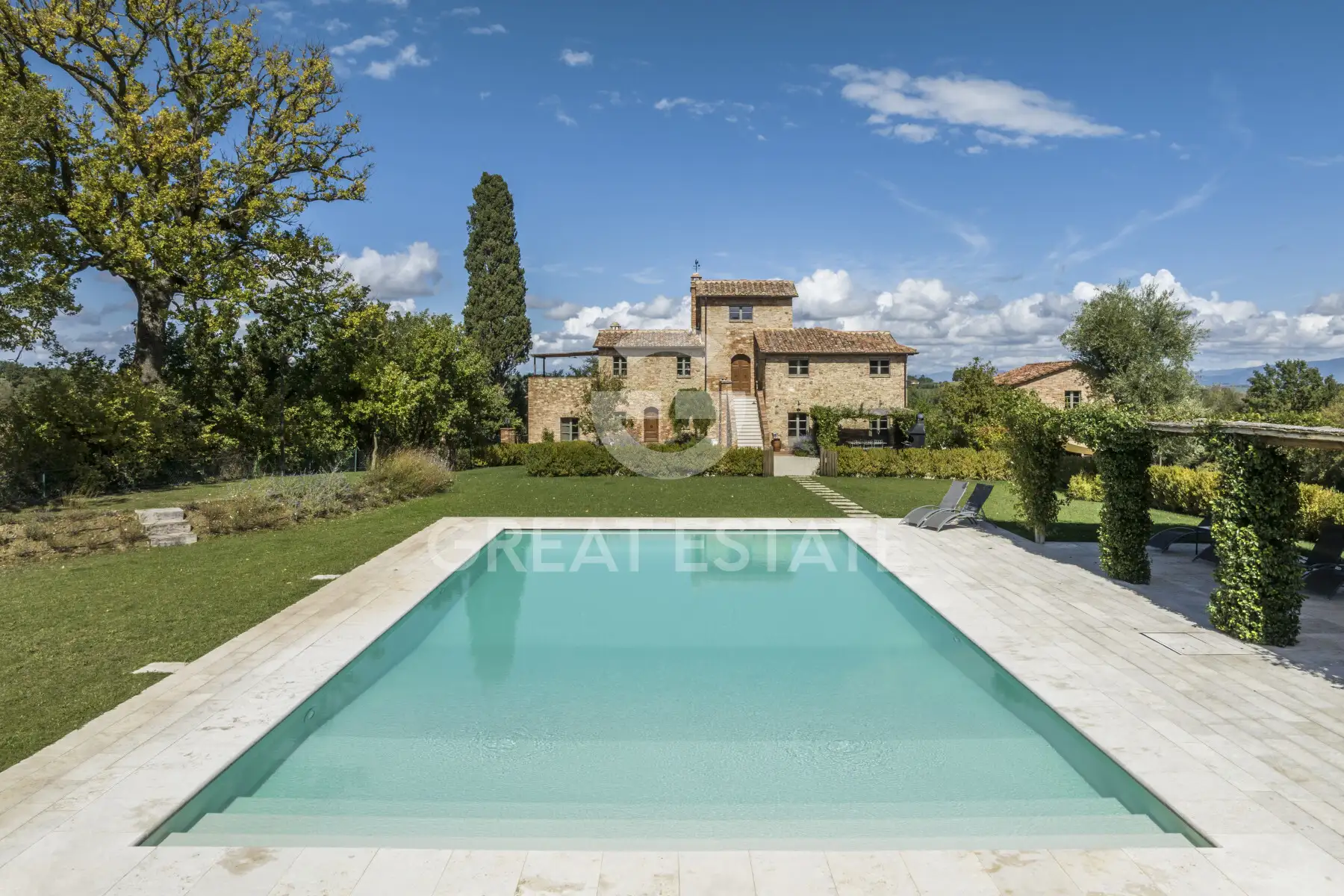 House 588m² in Italy, Siena. Priced at 3200000€ rent photo-3