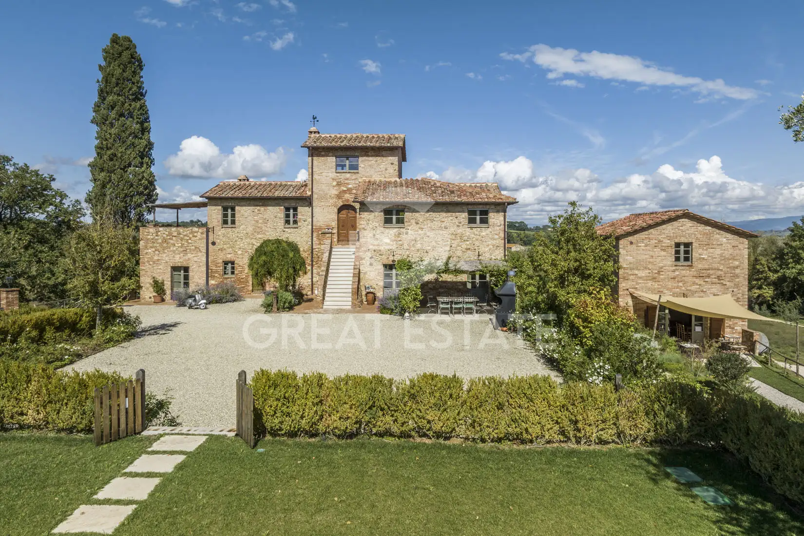 House 588m² in Italy, Siena. Priced at 3200000€ rent photo-5