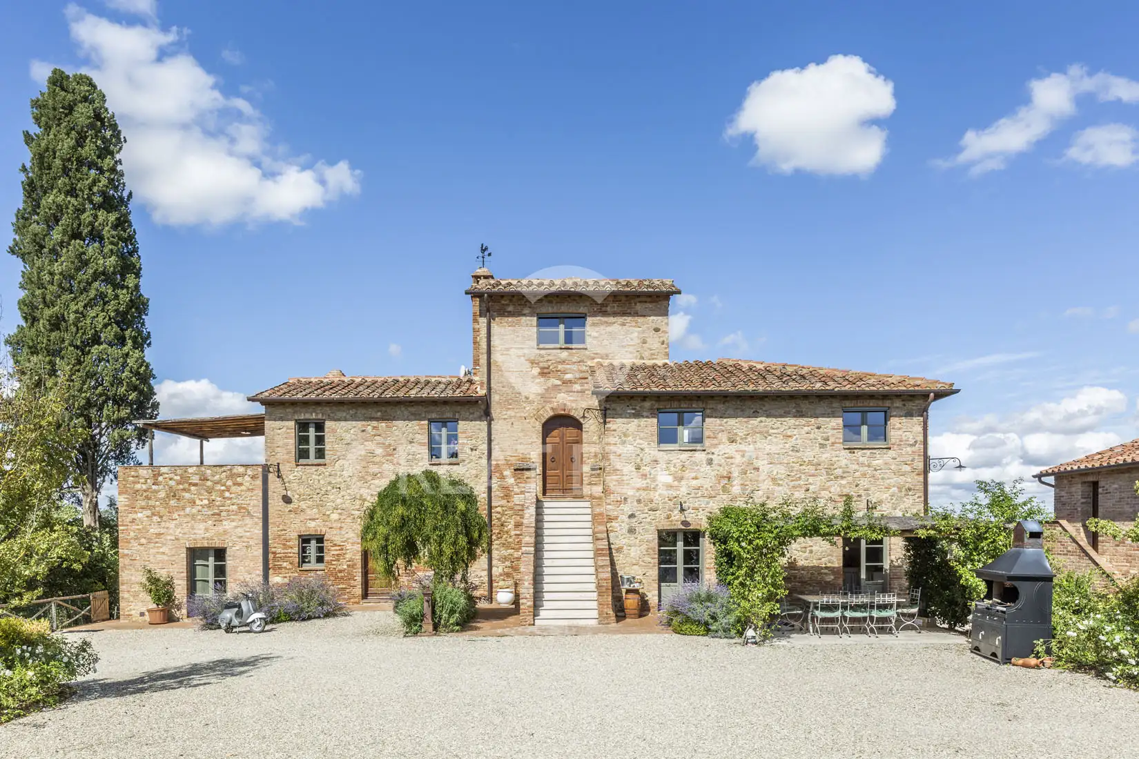 House 588m² in Italy, Siena. Priced at 3200000€ rent photo-6