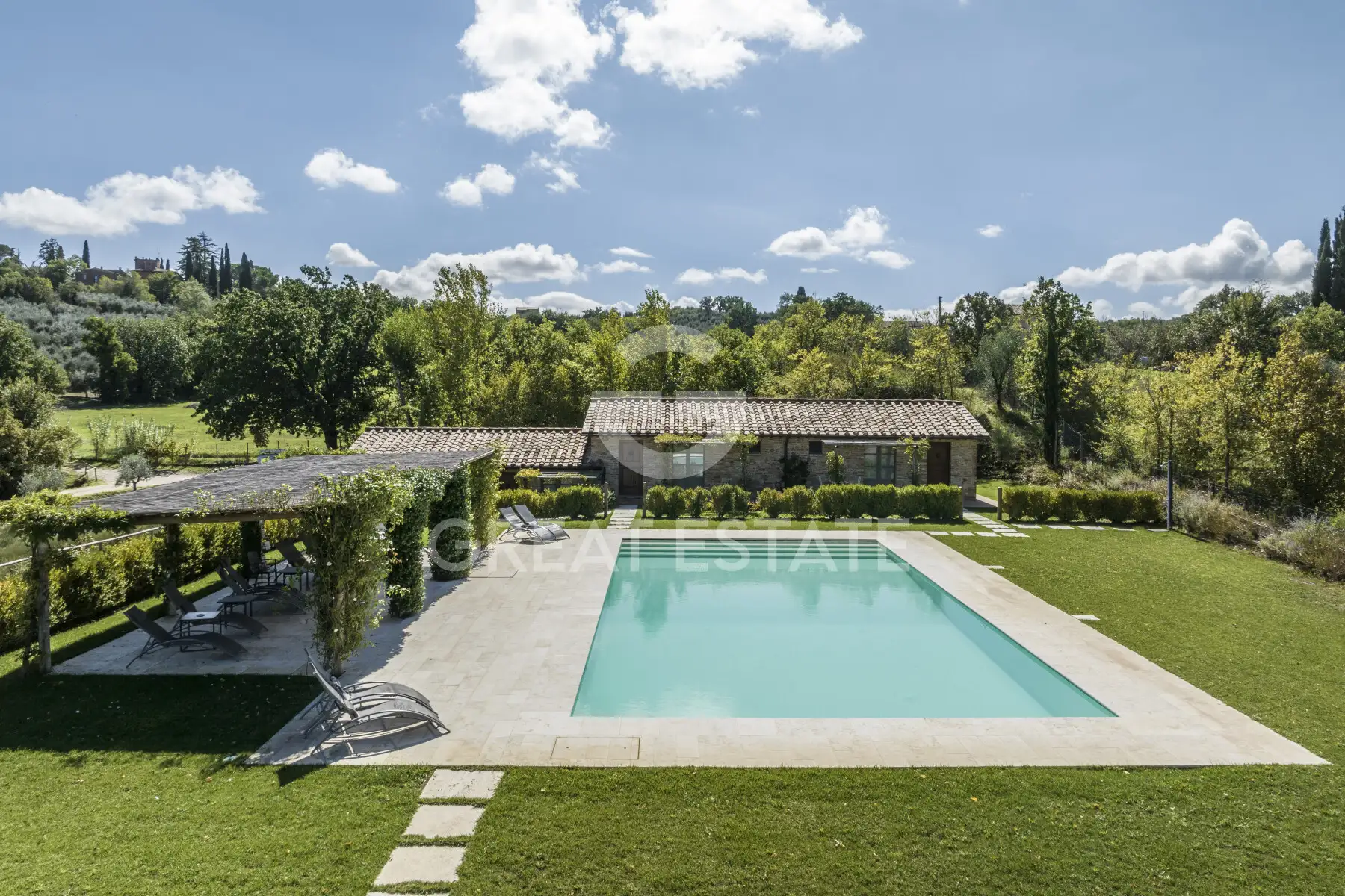House 588m² in Italy, Siena. Priced at 3200000€ rent photo-11