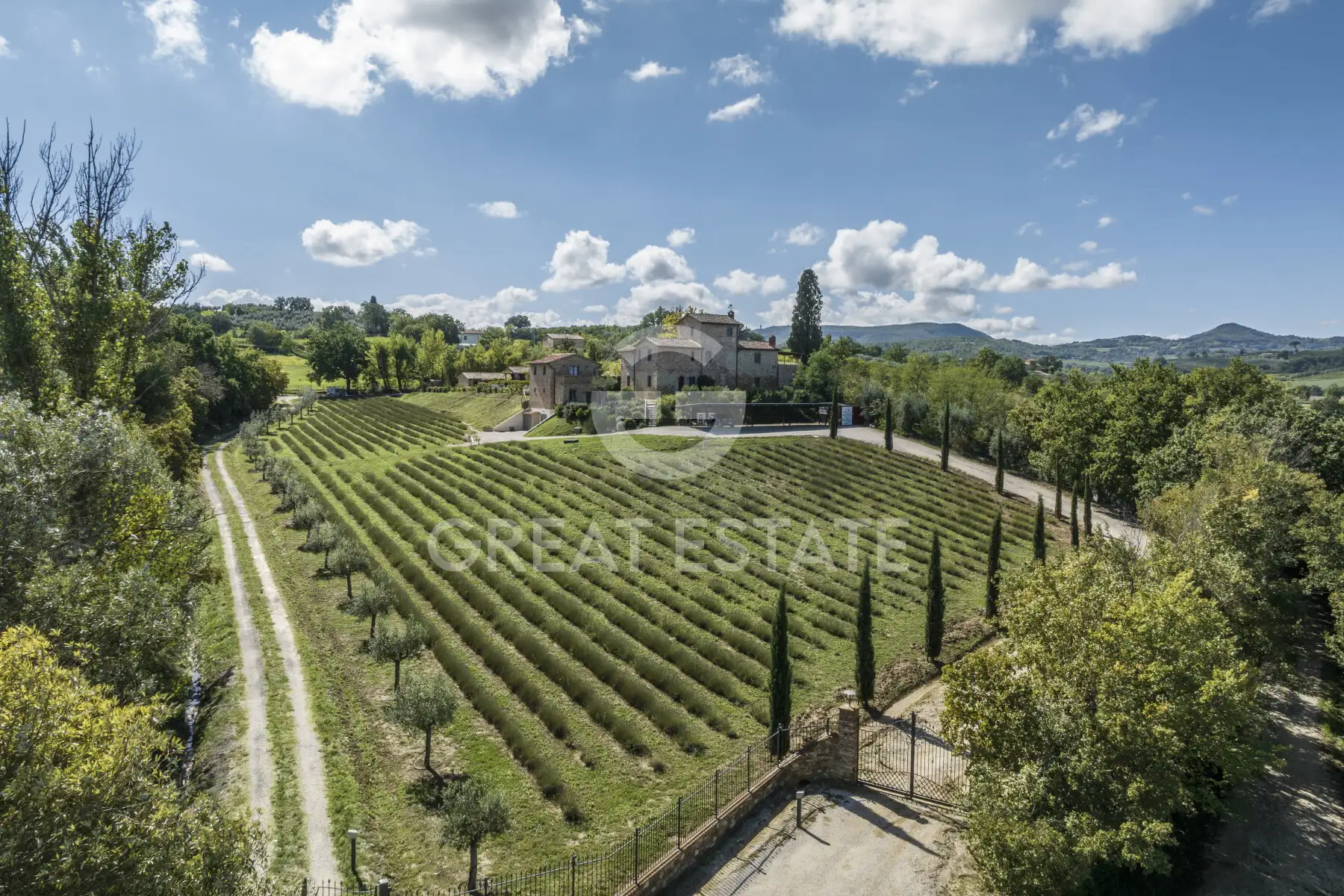 House 588m² in Italy, Siena. Priced at 3200000€ rent photo-12