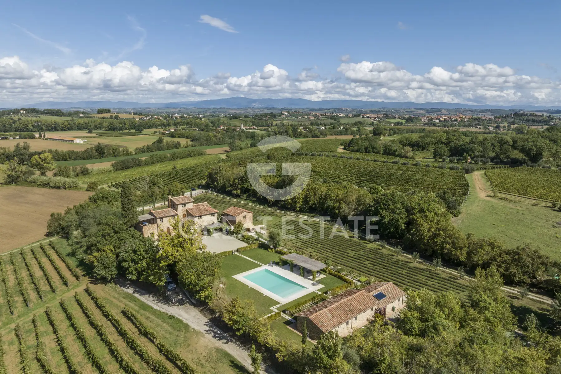 House 588m² in Italy, Siena. Priced at 3200000€ rent photo-13