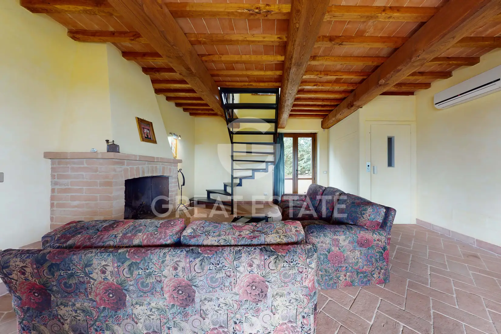 House 722m² in Italy, Perugia. Priced at 850000€ rent photo-14