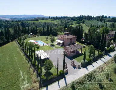 Buy in Italy for 2200000€