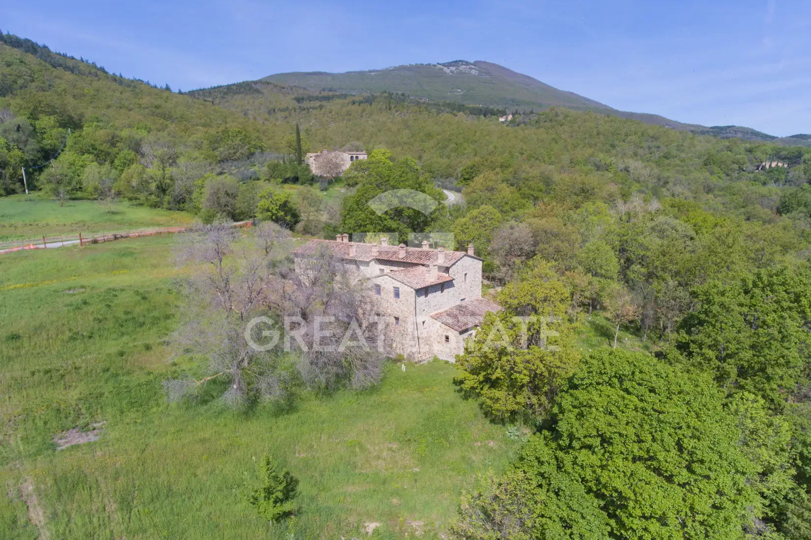 House 338m² in Italy, Siena. Priced at 2200000€ rent photo-3
