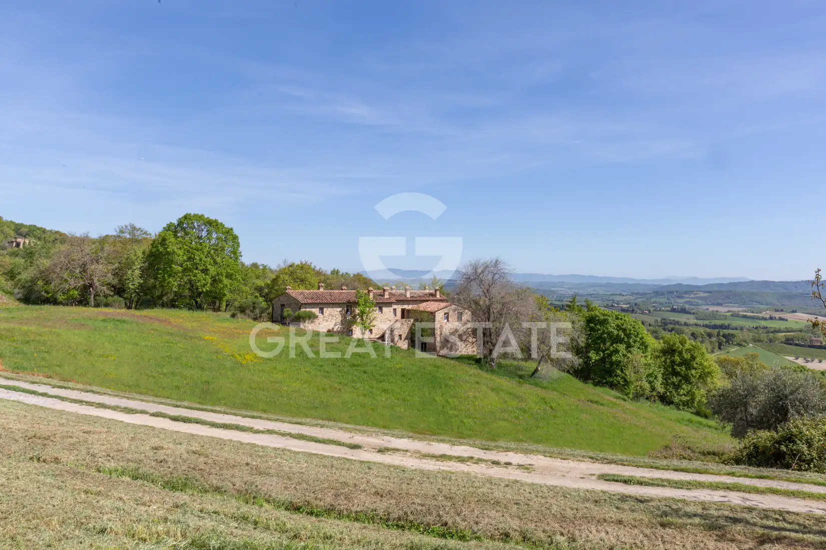 House 338m² in Italy, Siena. Priced at 2200000€ rent photo-4