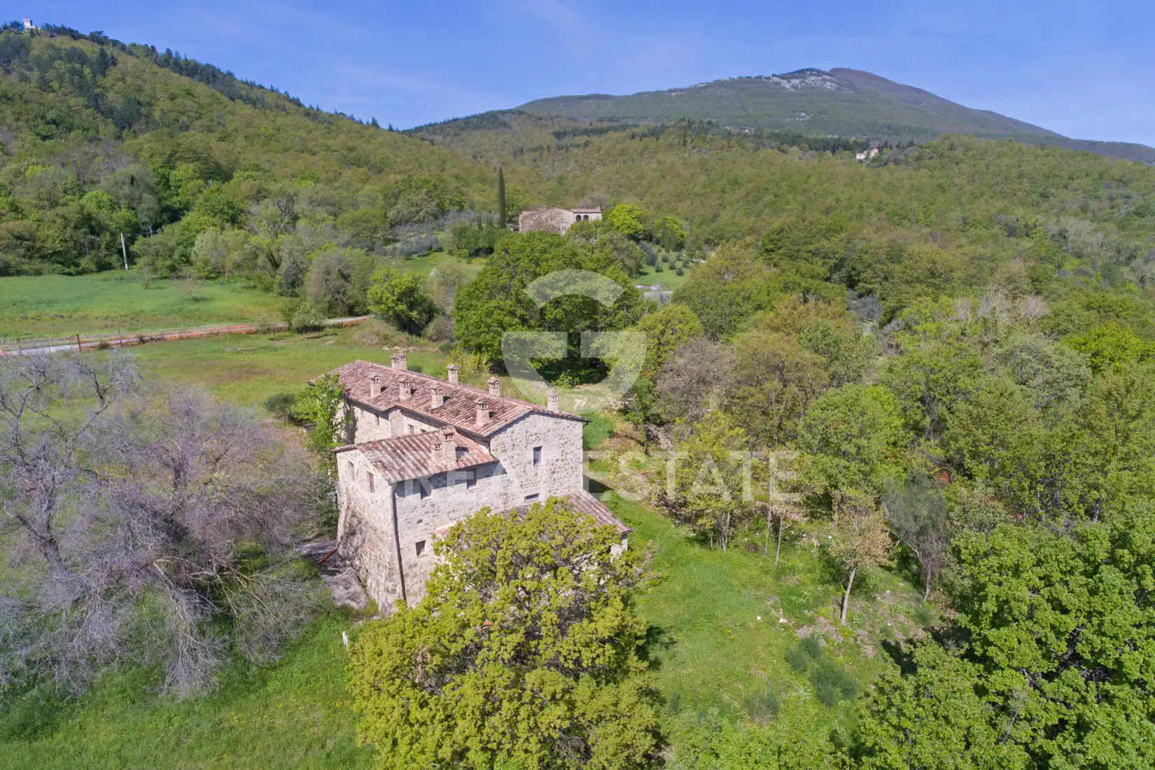 House 338m² in Italy, Siena. Priced at 2200000€ rent photo-11