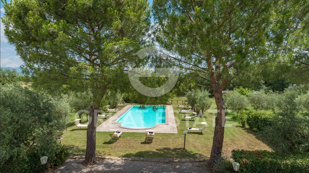 House 385m² in Italy, Arezzo. Priced at 1090000€ rent photo-14
