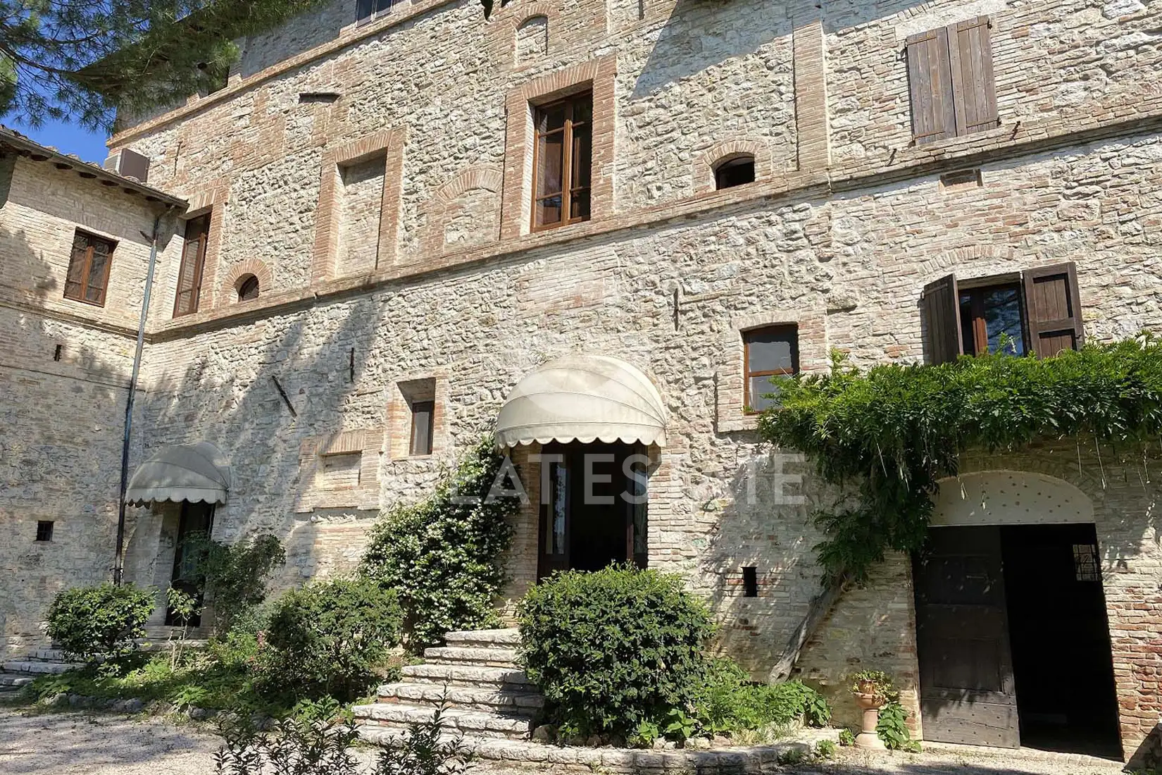 House 1324m² in Italy, Perugia. Priced at 1380000€ rent photo-2