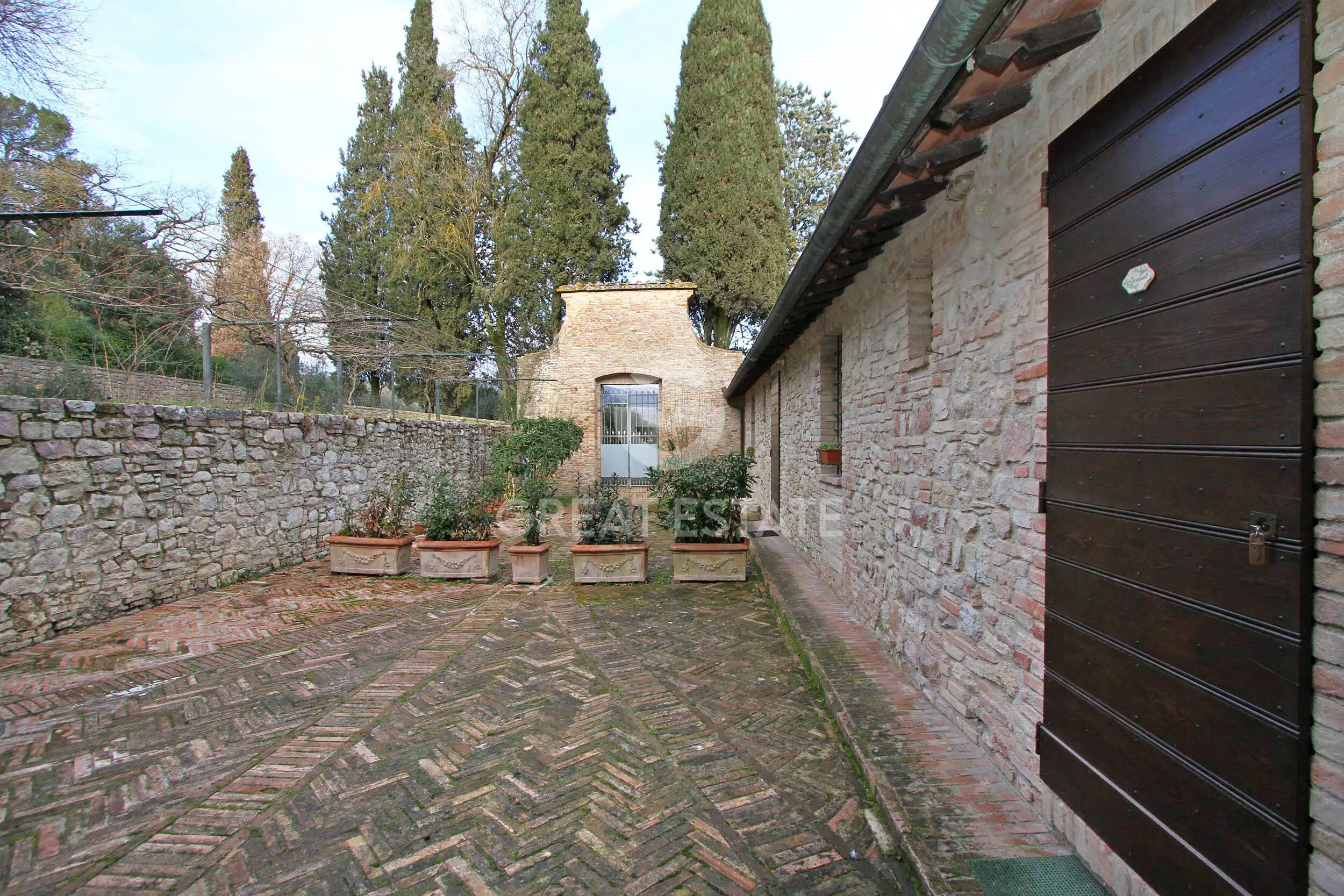 House 1324m² in Italy, Perugia. Priced at 1380000€ rent photo-11