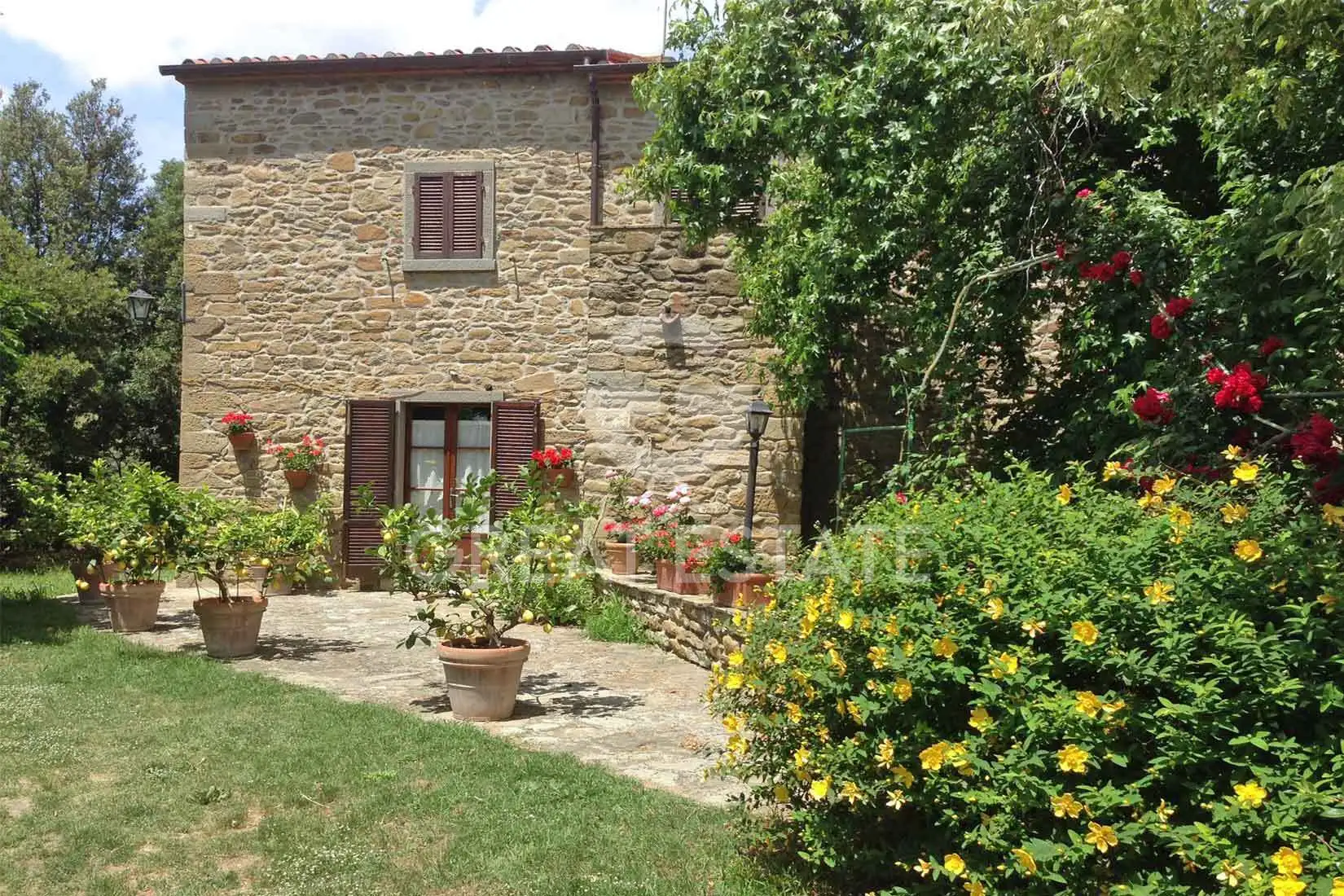 House 265m² in Italy, Arezzo. Priced at 730000€ rent photo-2