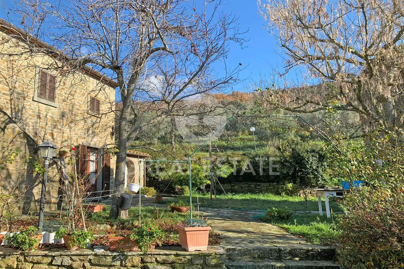 House 265m² in Italy, Arezzo. Priced at 730000€ rent photo-3