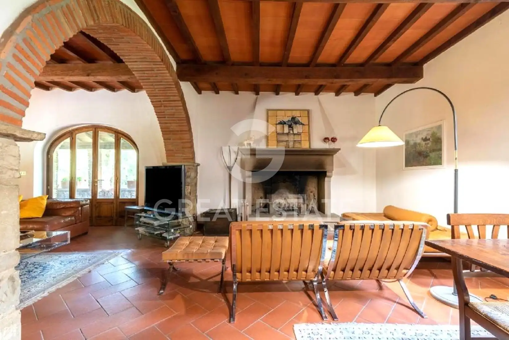 House 1117m² in Italy, Arezzo. Priced at 1490000€ rent photo-11