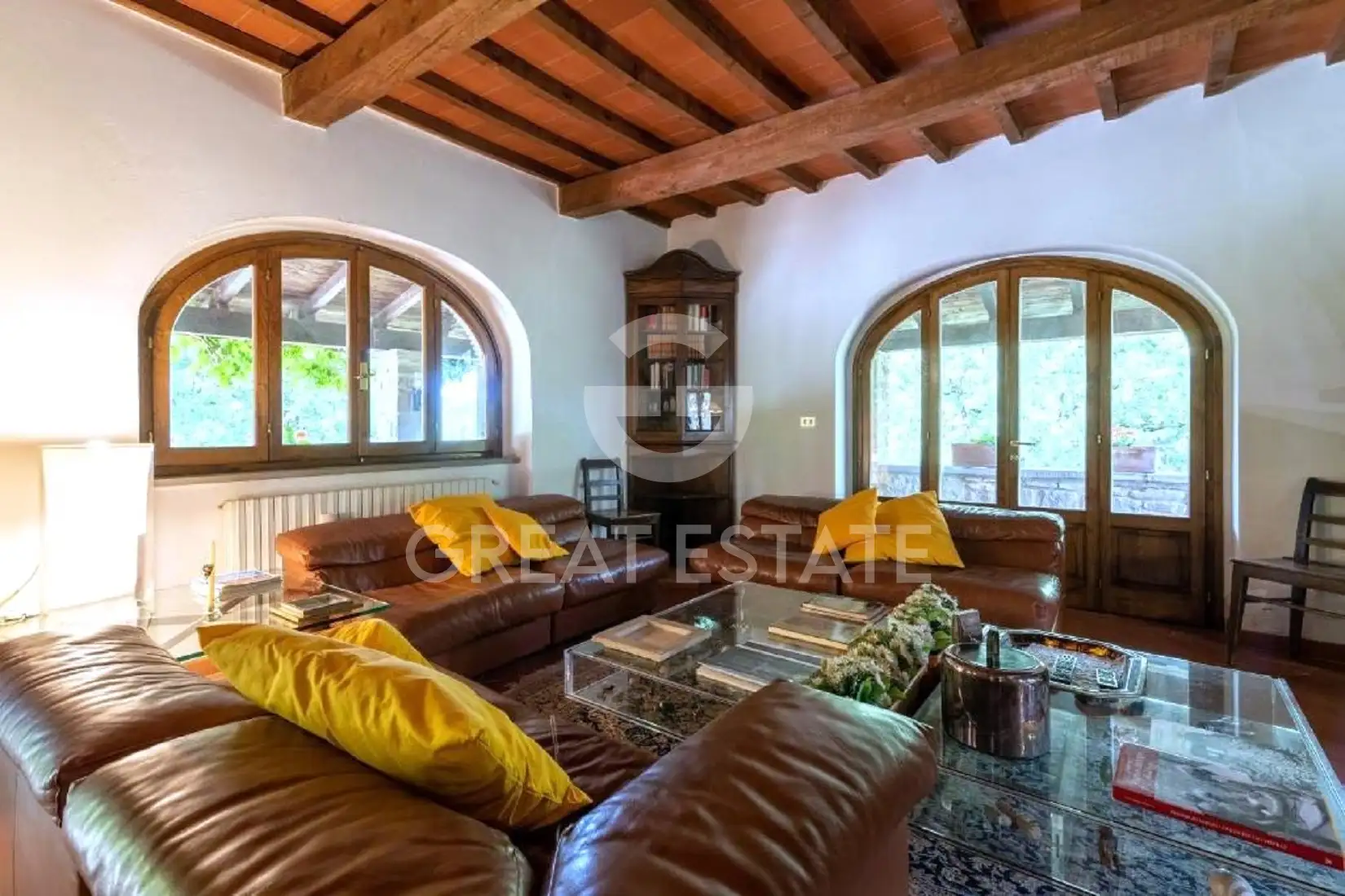 House 1117m² in Italy, Arezzo. Priced at 1490000€ rent photo-13