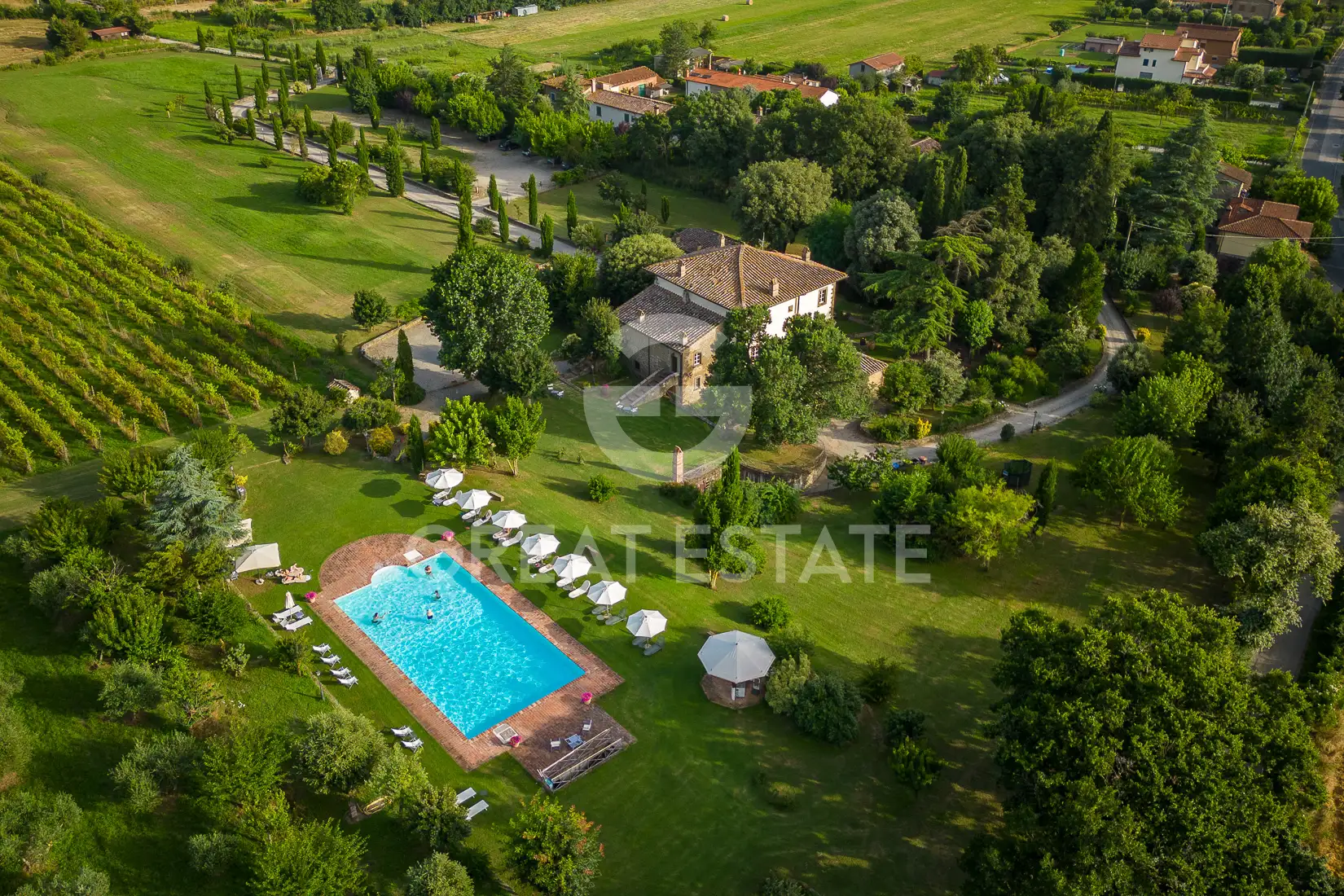 House 1075m² in Italy, Arezzo. Priced at 3500000€ rent photo-1
