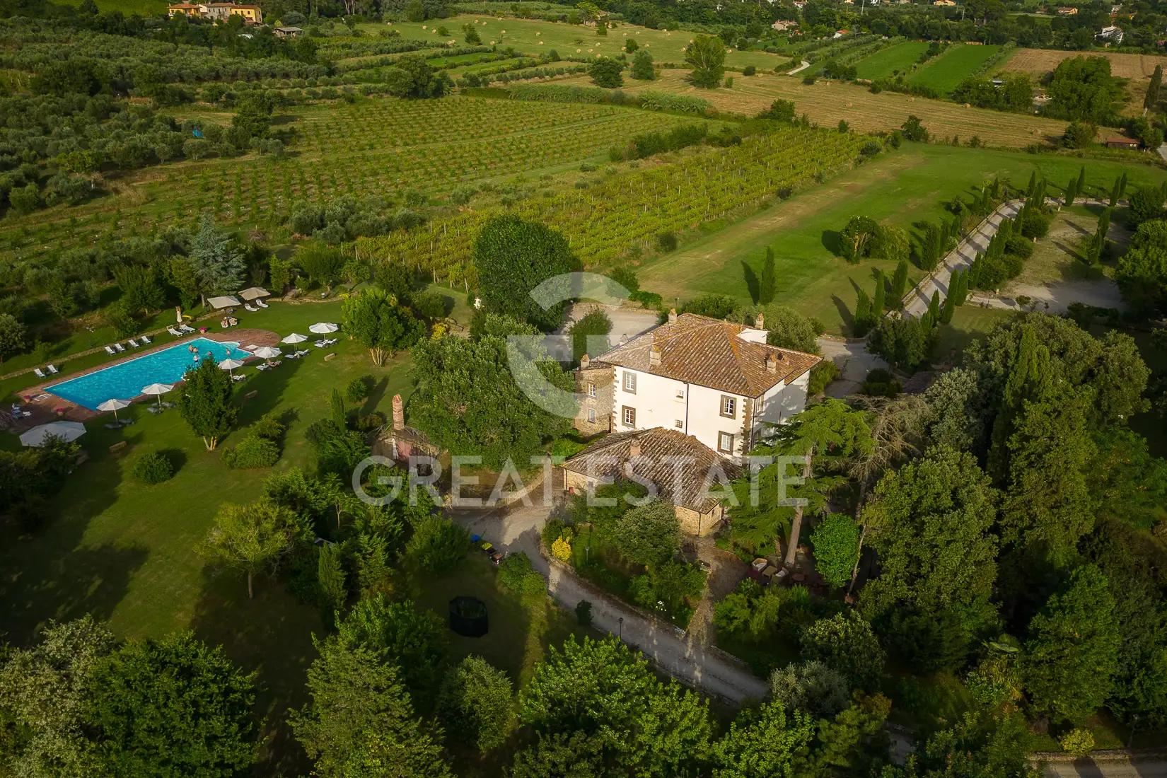 House 1075m² in Italy, Arezzo. Priced at 3500000€ rent photo-3
