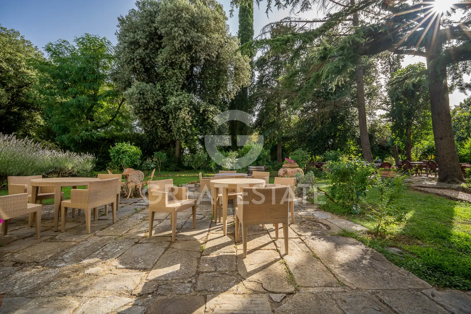 House 1075m² in Italy, Arezzo. Priced at 3500000€ rent photo-15