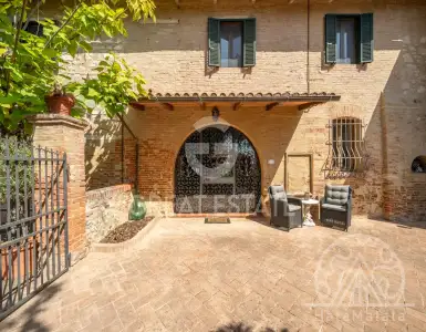 Buy in Italy for 1190000€
