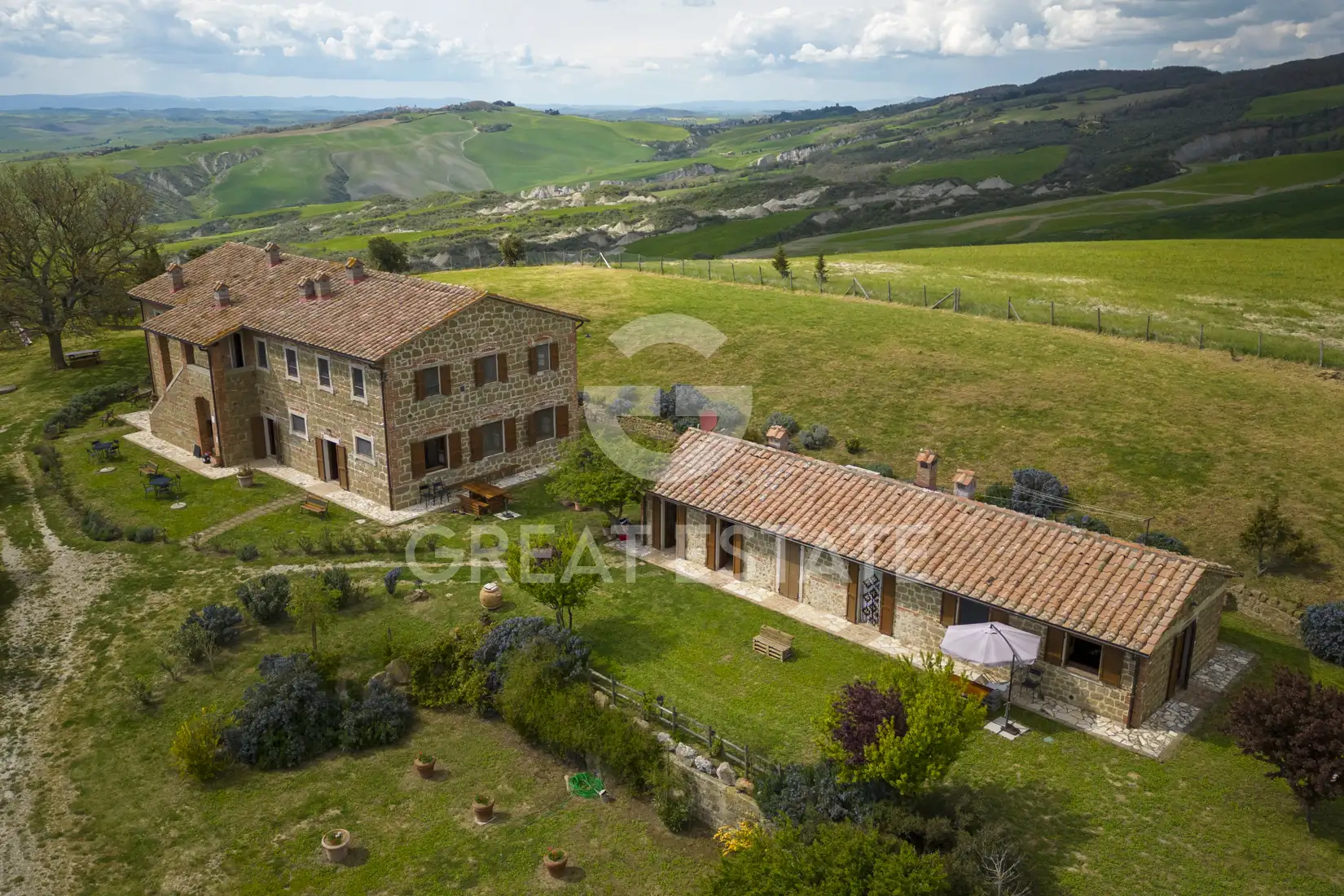 House 578m² in Italy, Siena. Priced at 2400000€ rent photo-3