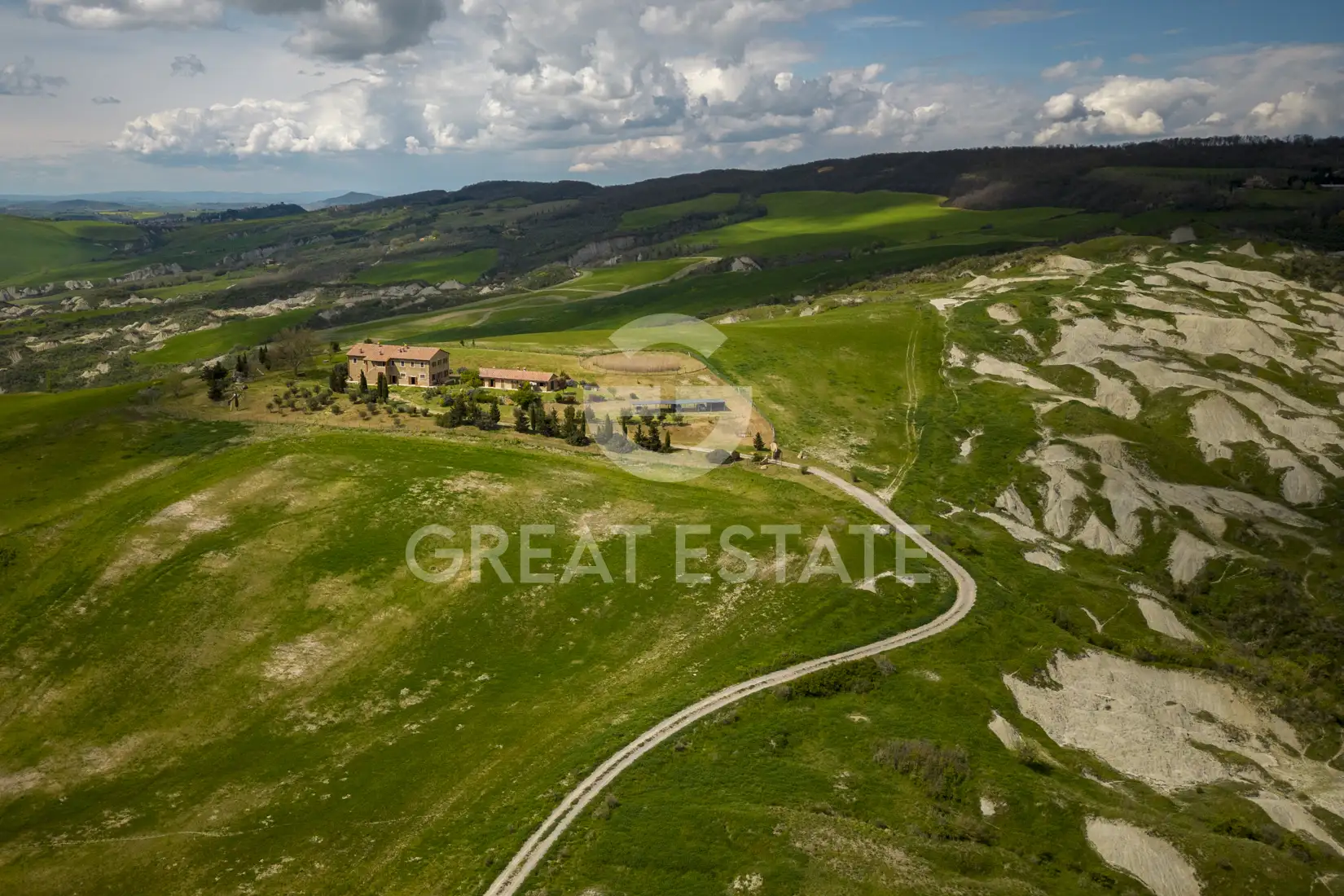 House 578m² in Italy, Siena. Priced at 2400000€ rent photo-9