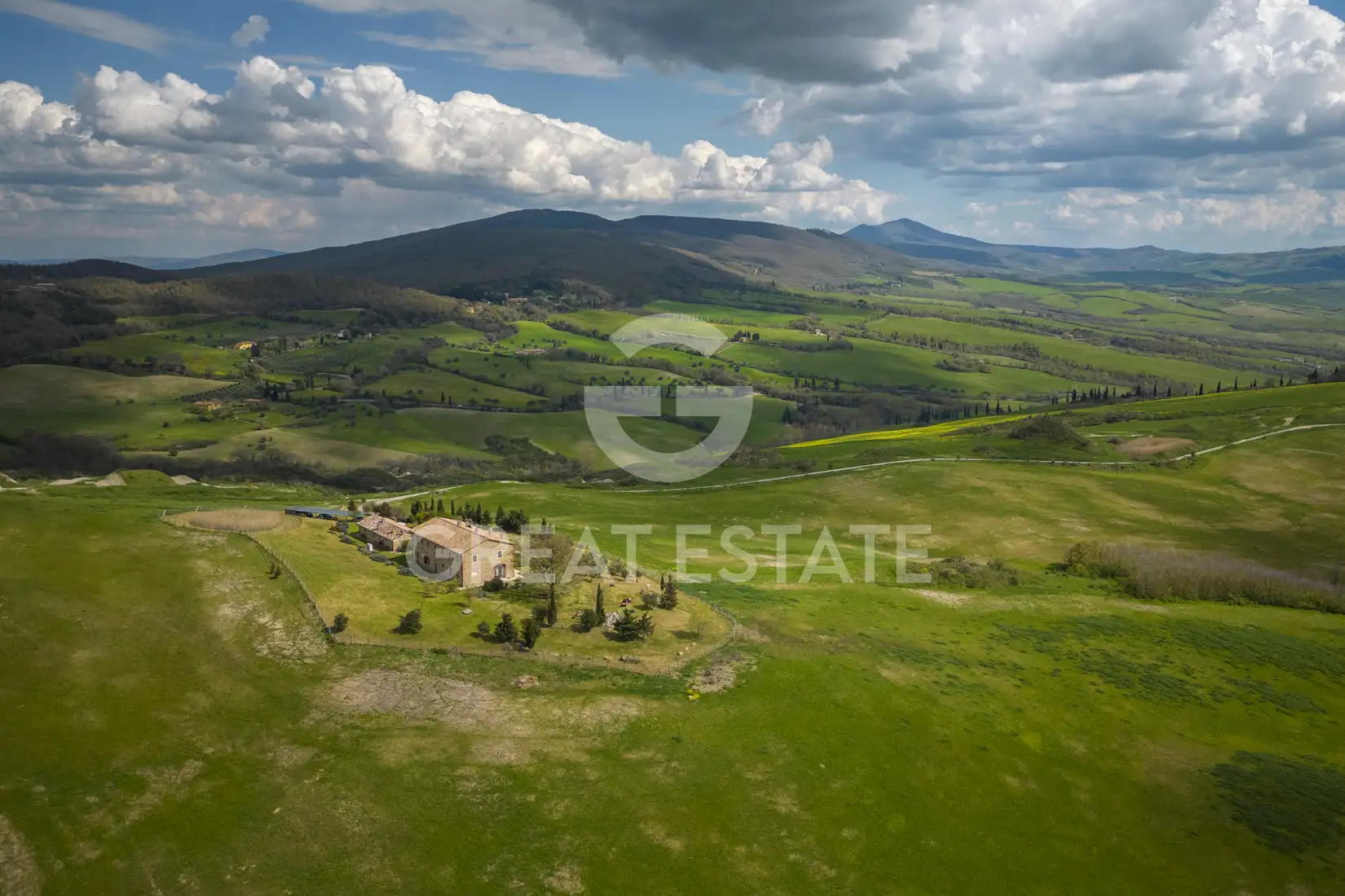 House 578m² in Italy, Siena. Priced at 2400000€ rent photo-10